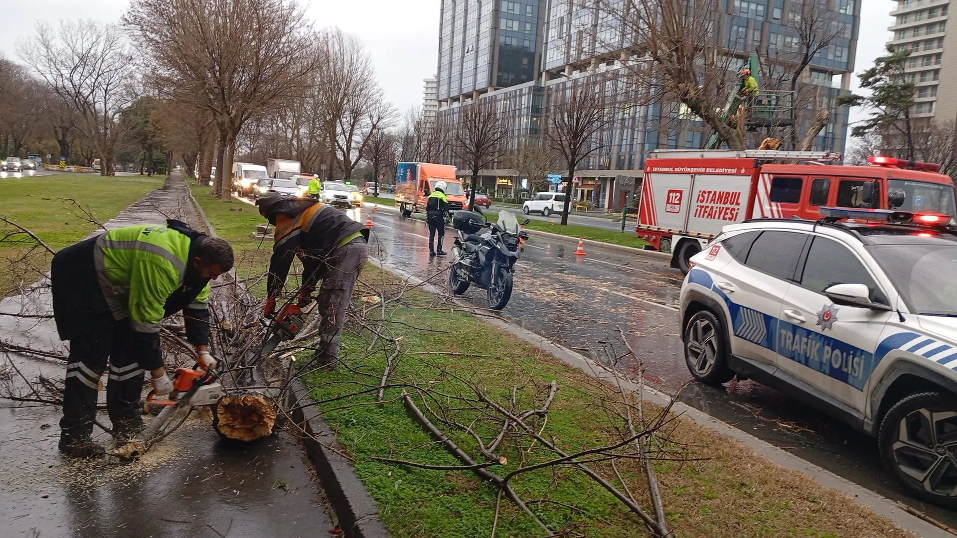 BAKIRKÖY’DE FIRTINA VE YAĞIŞA KARŞI TEYAKKUZ