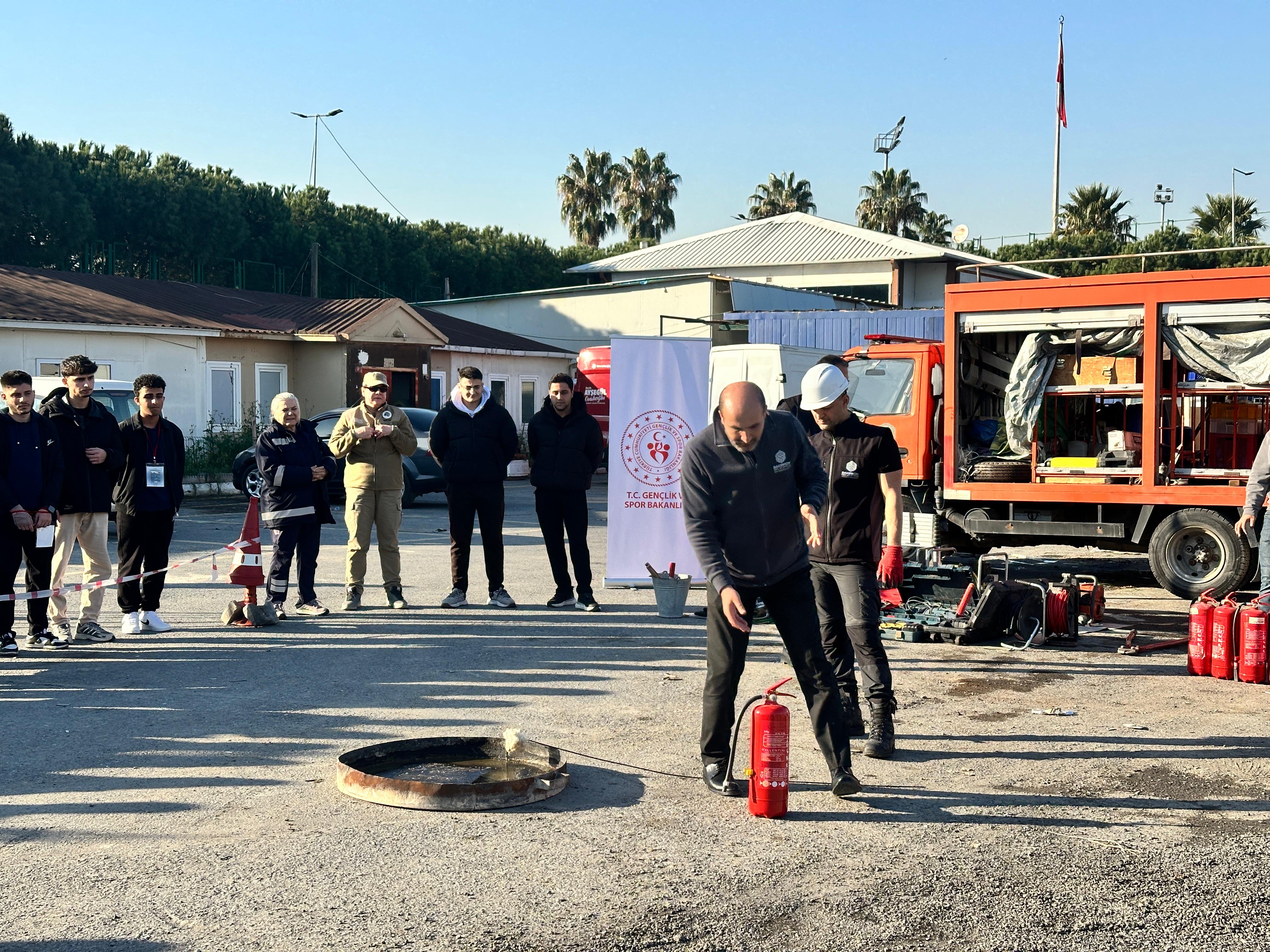 Bakırköy Belediyesi’nden geleceğin hemşirelerine afet eğitimi
