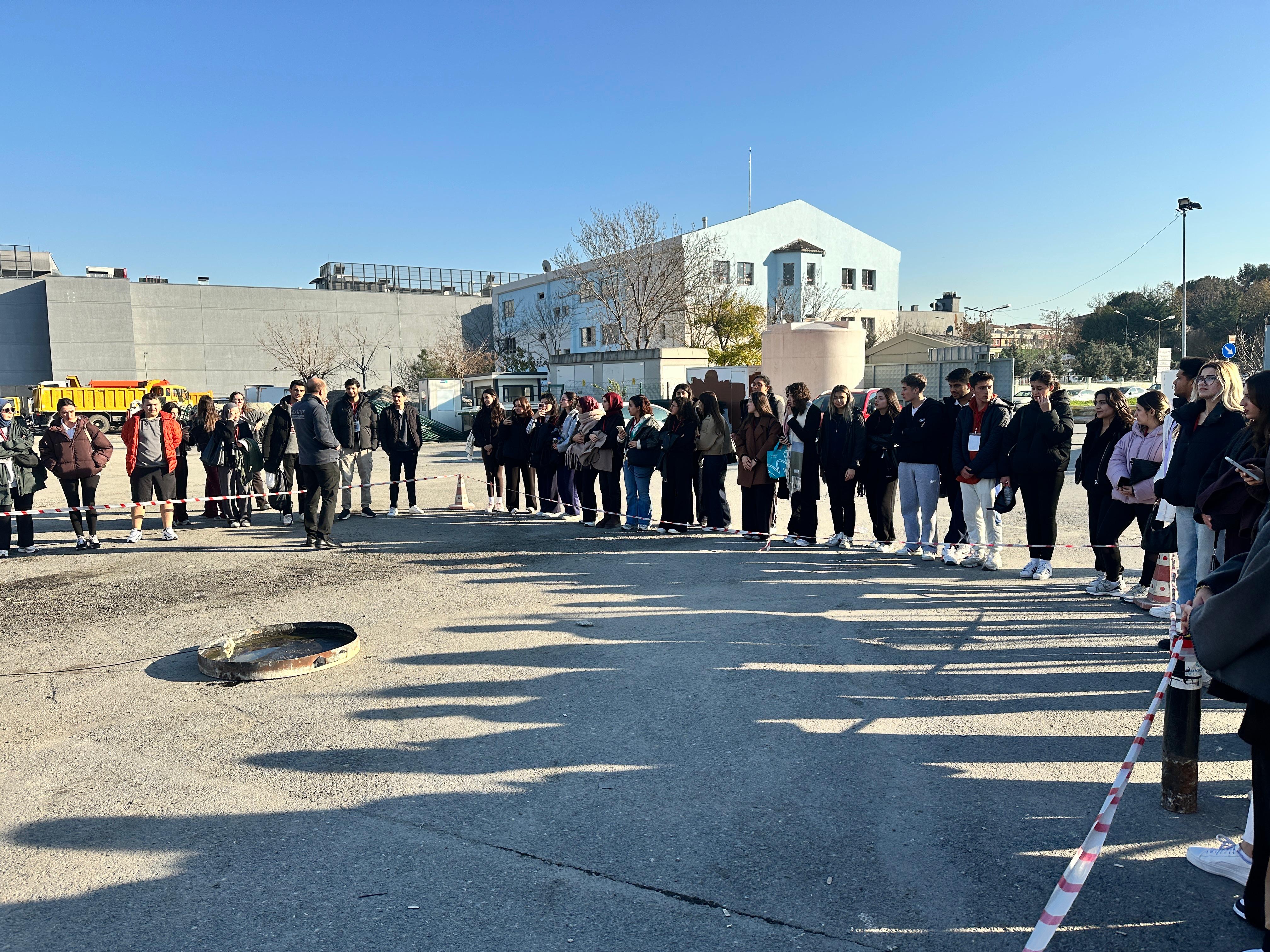 Bakırköy Belediyesi’nden geleceğin hemşirelerine afet eğitimi