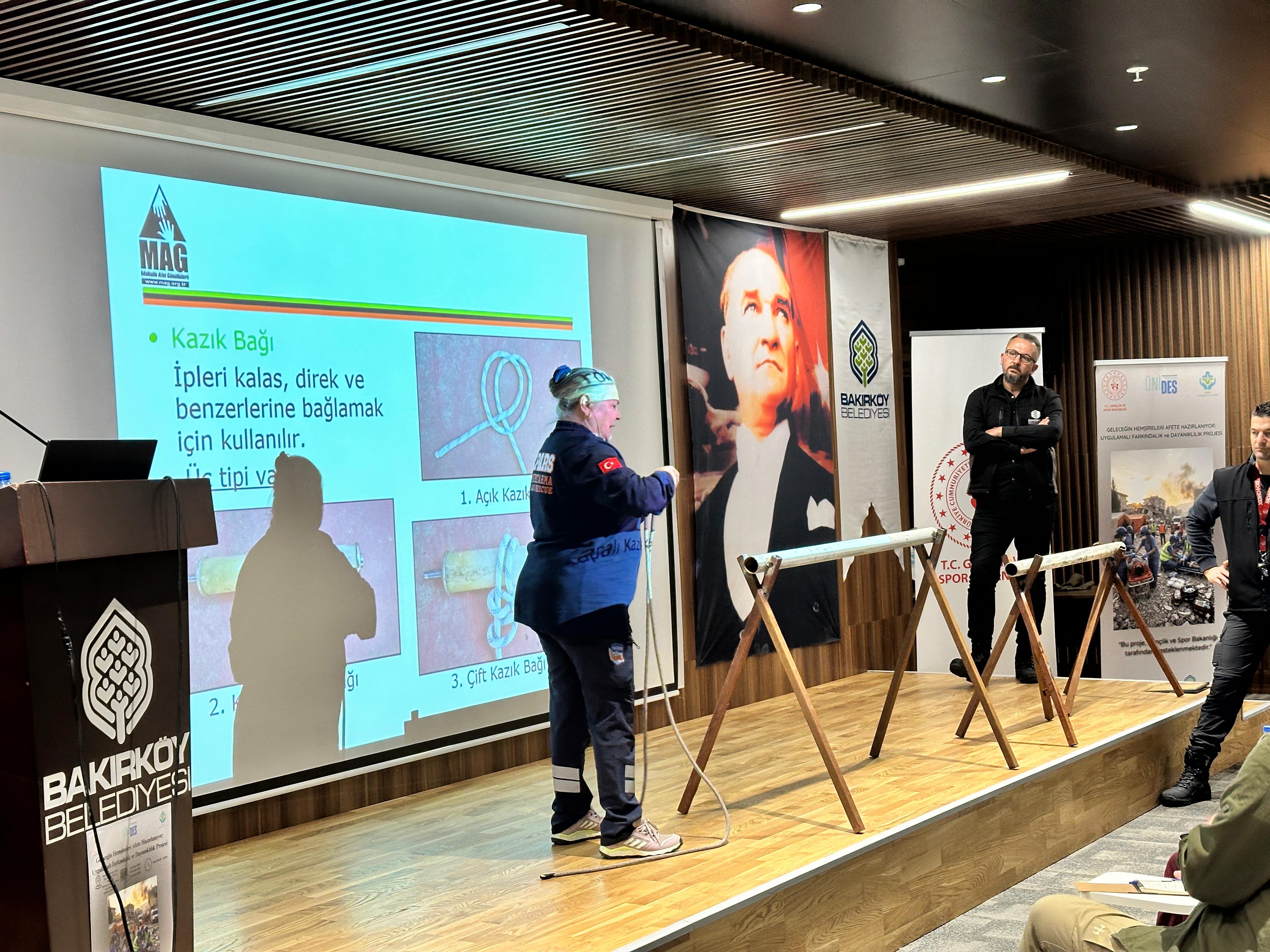 Bakırköy Belediyesi’nden geleceğin hemşirelerine afet eğitimi