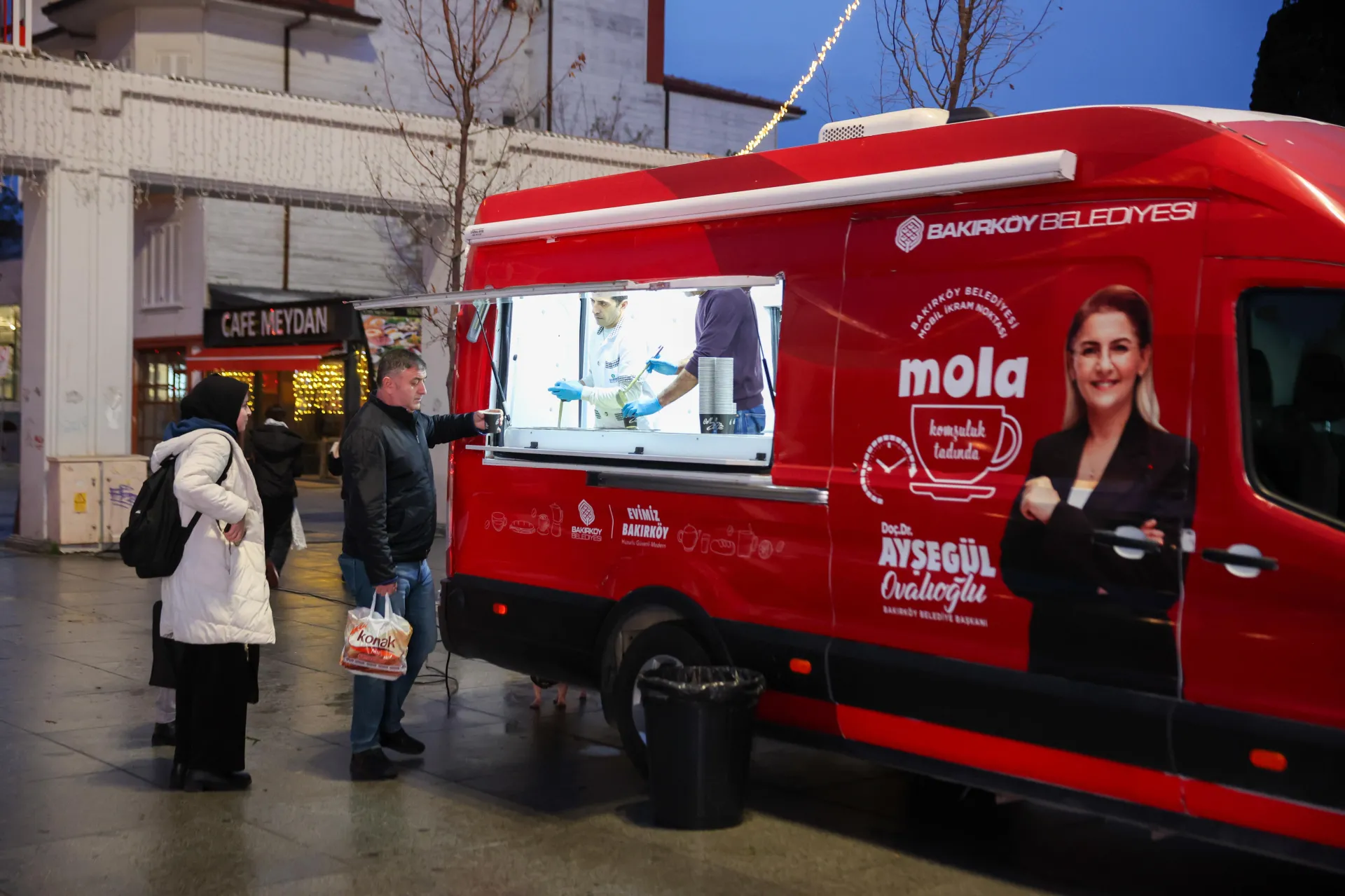 BAKIRKÖY BELEDİYESİ’NDEN SOĞUK SABAHLARDA SICAK İKRAM