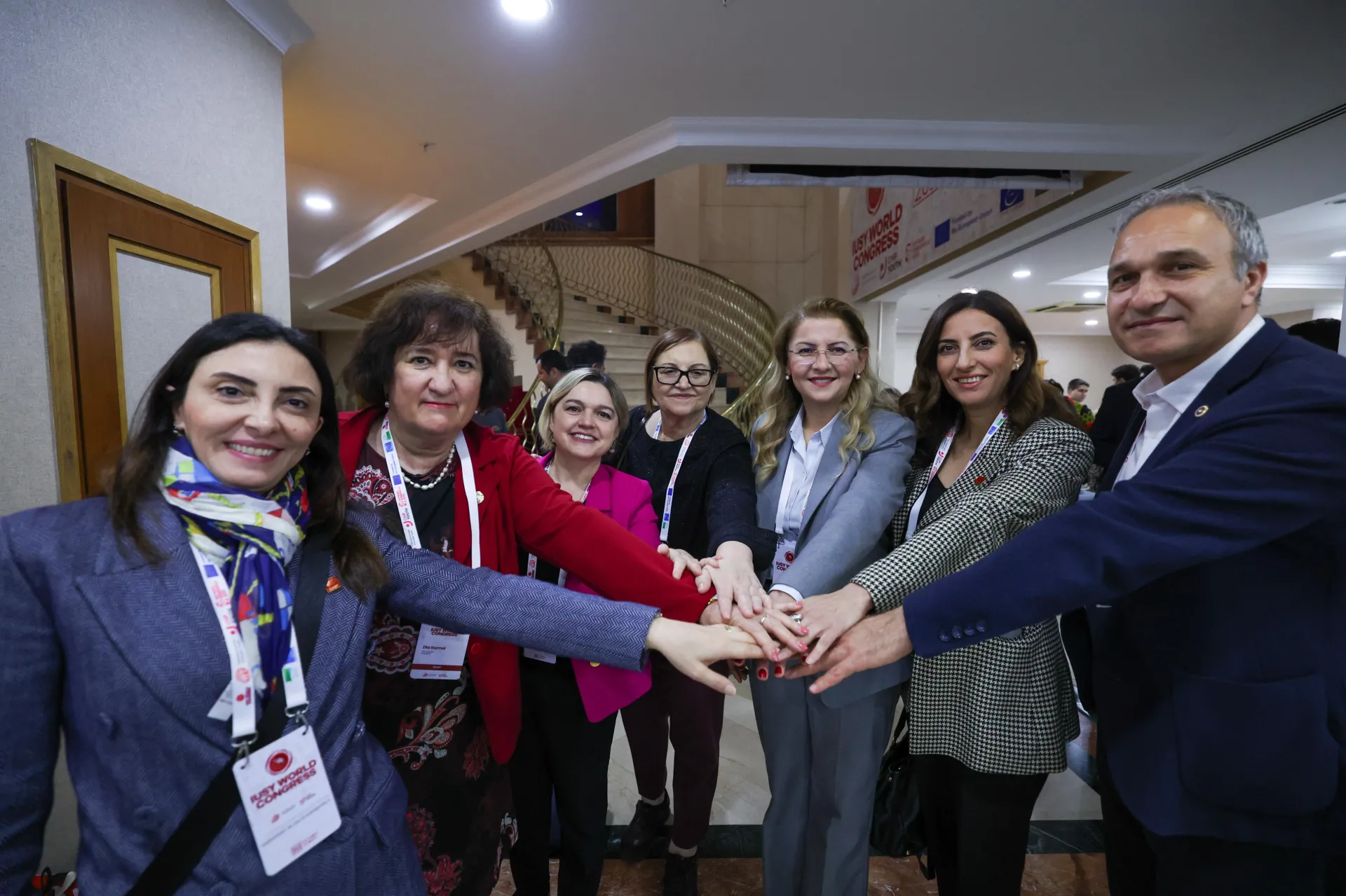 BAŞKAN OVALIOĞLU SOSYALİST ENTERNASYONAL GENÇLİK BİRLİĞİ TOPLANTISINDA KONUŞTU