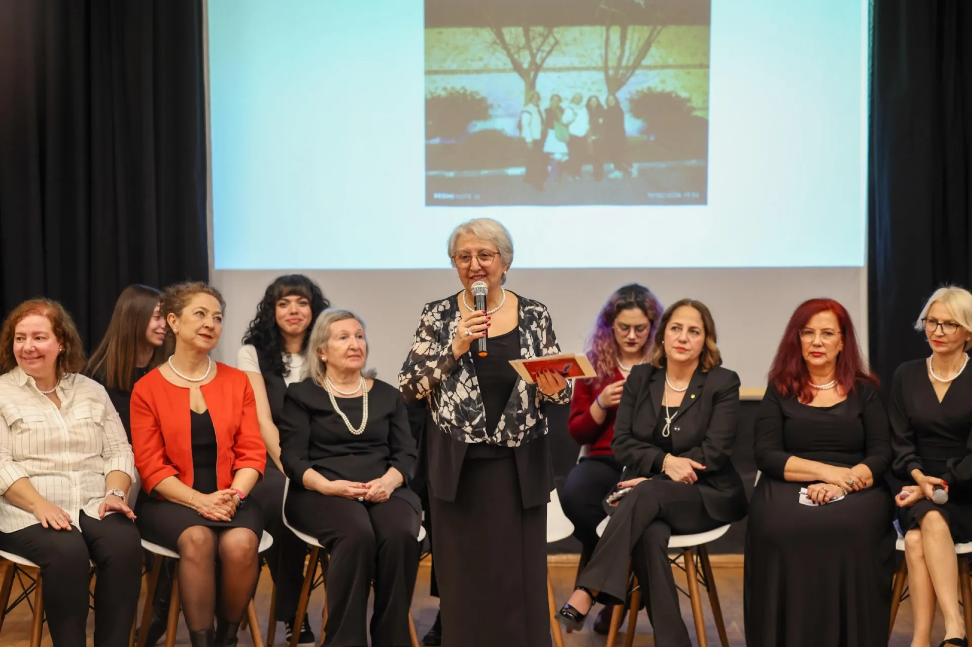 17 farklı kadının hikayesi “OnsekizİNCİ” okurlarla buluştu