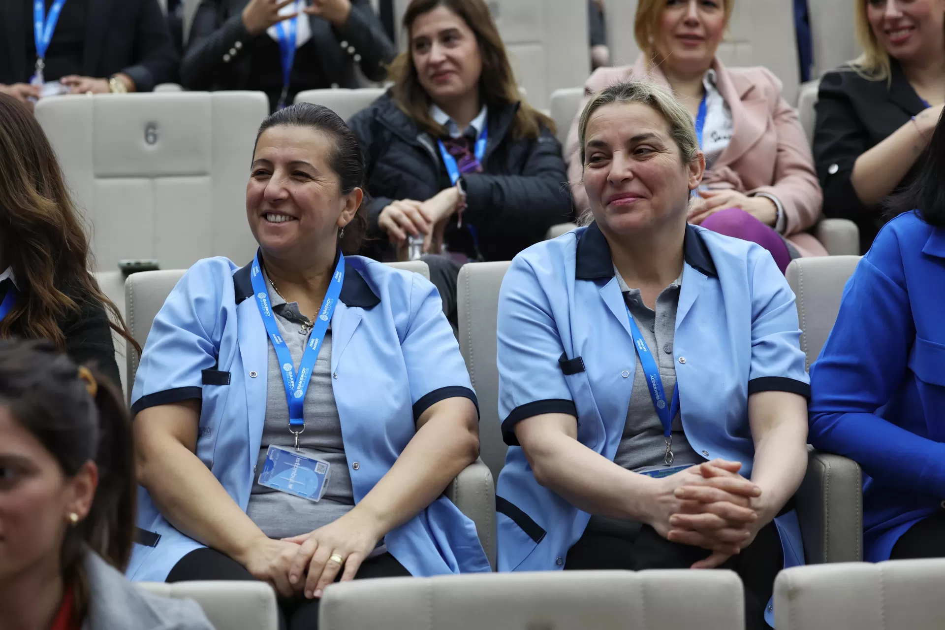 BAŞKAN OVALIOĞLU, KADIN ÇALIŞANLARLA BULUŞTU