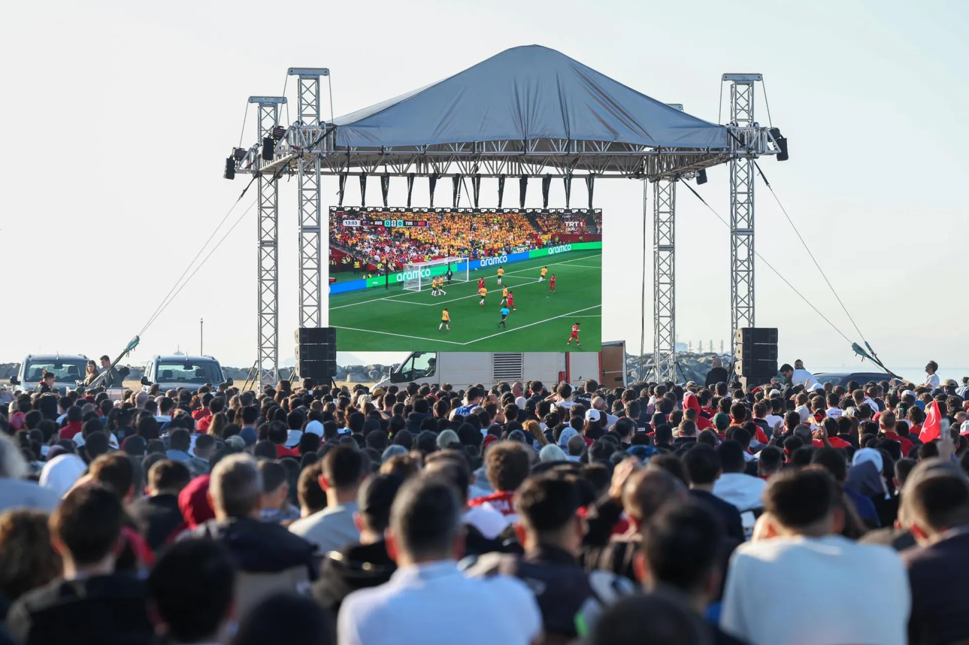 BAKIRKÖY’DE DÜNYA KUPASI COŞKUSU