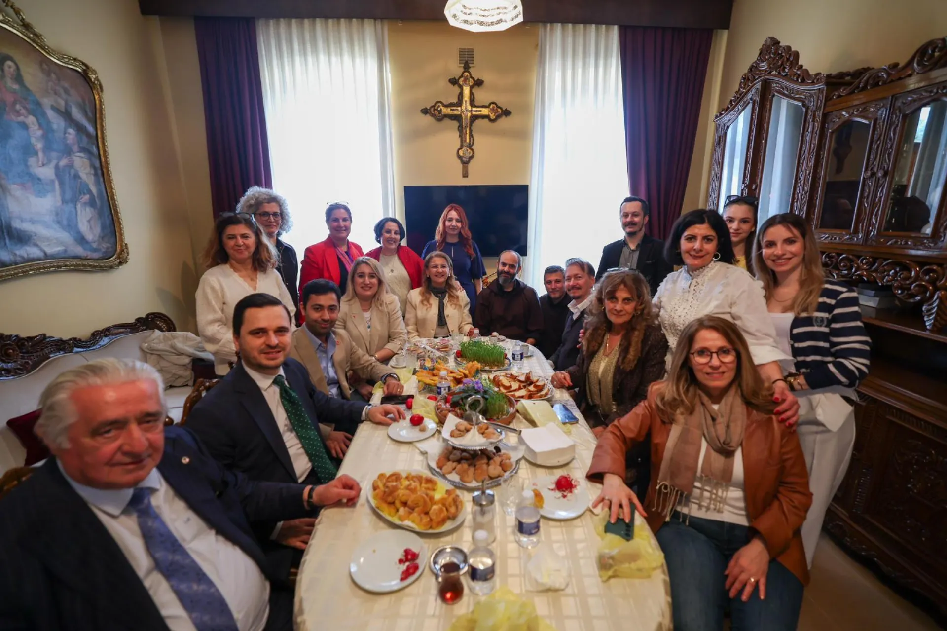 BAŞKAN OVALIOĞLU VATANDAŞLARIN PASKALYASINI KUTLADI