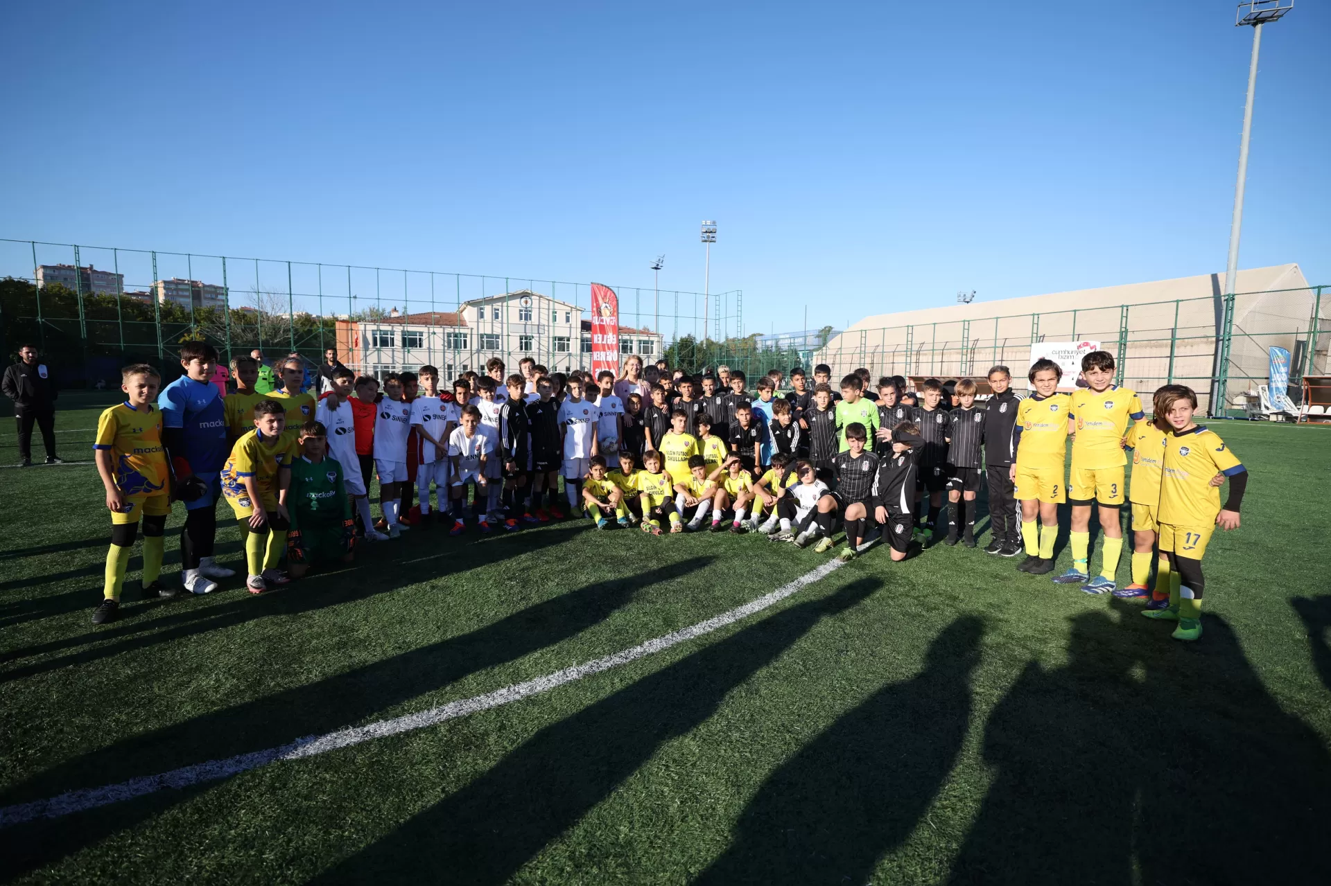 BAKIRKÖY’DE ‘CUMHURİYET BİZİM’ ŞENLİKLERİ BAŞLADI