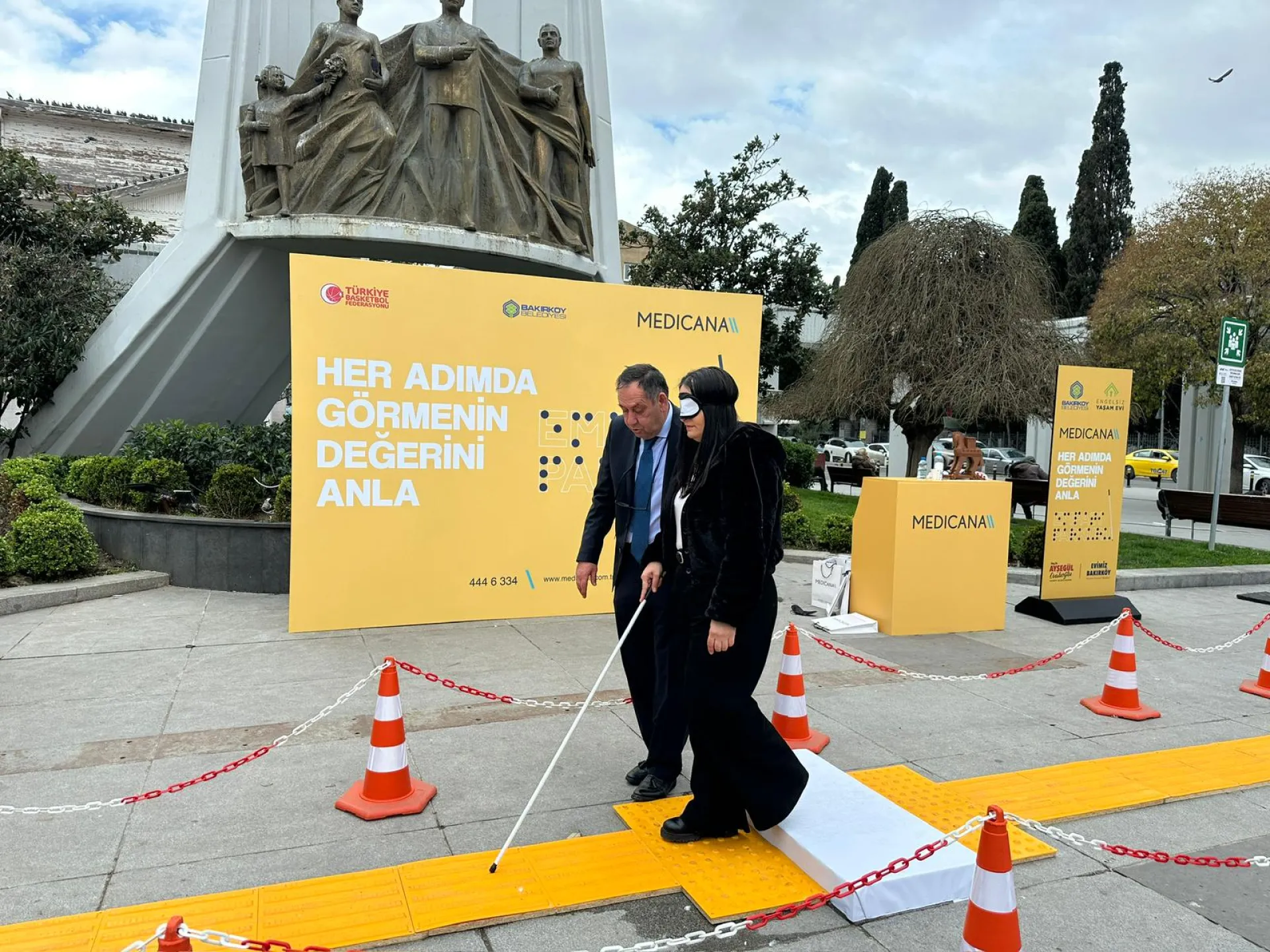 BAKIRKÖY’DE GÖRME ENGELLİLERLE EMPATİ DENEYİMİ