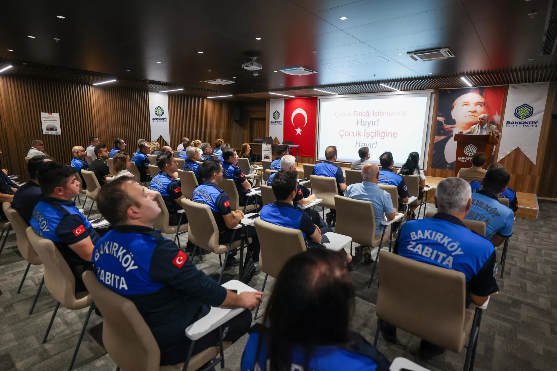 ÇOCUK İŞÇİLİĞİYLE MÜCADELEDE BİR İLK! BAKIRKÖY BELEDİYESİ’NDEN EĞİTİM SEMİNERİ