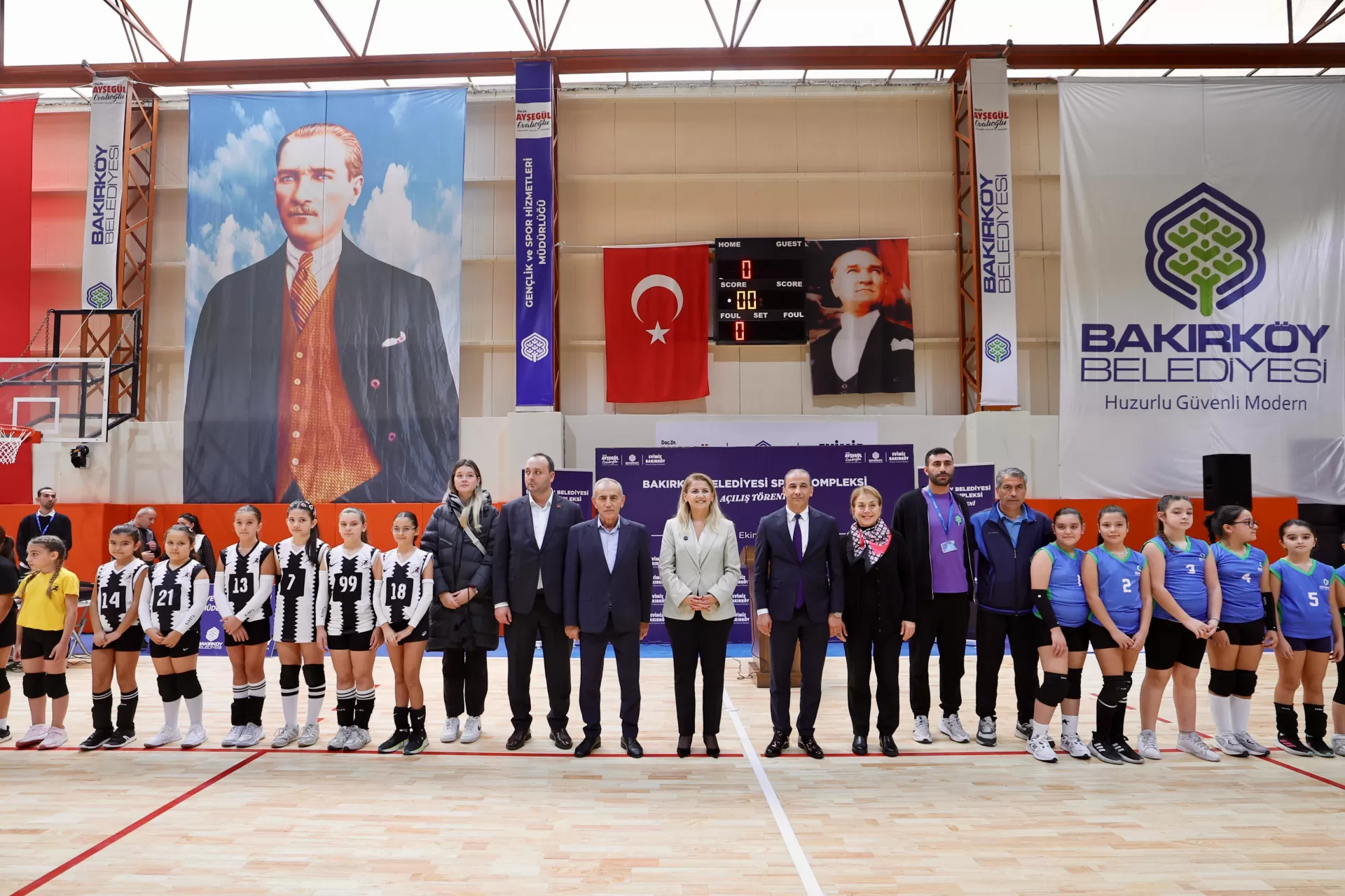 BAKIRKÖY BELEDİYESİ SPOR KOMPLEKSİ YEPYENİ HALİYLE HİZMETE AÇILDI