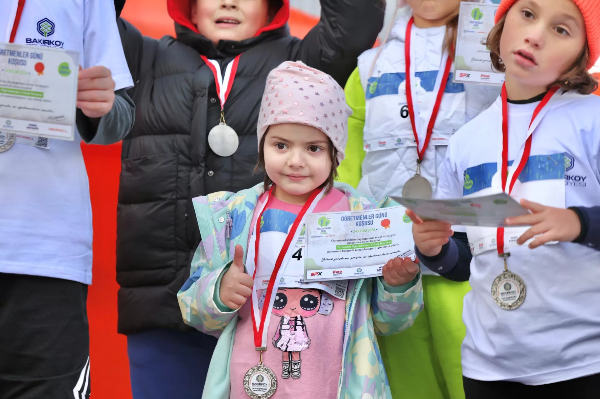 BAKIRKÖY’DE ‘ÖĞRETMENLER GÜNÜ KOŞUSU’ DÜZENLENDİ