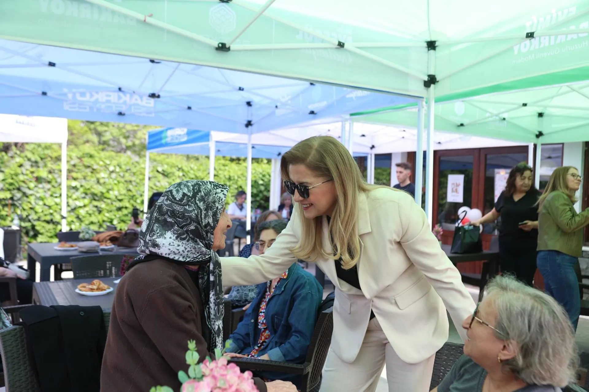 BAKIRKÖY’DE ANNELER GÜNÜ’NDE ÜÇ KUŞAK BİR ARAYA GELDİ