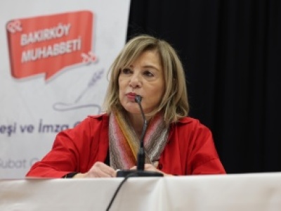 GAZETECİ VE YAZAR ZEYNEP GÖĞÜŞ BAKIRKÖY’DE OKURLARIYLA BULUŞTU