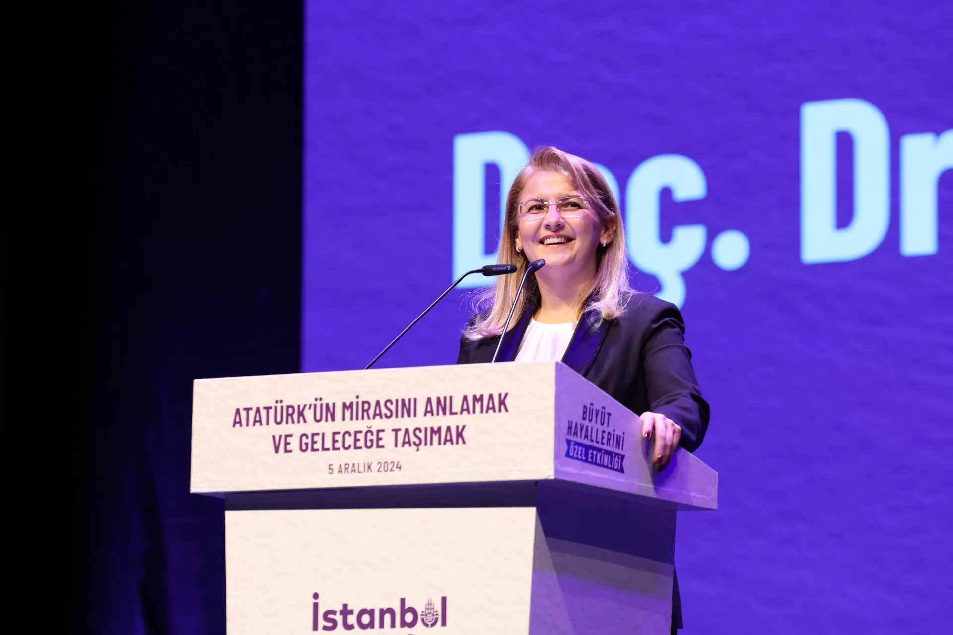 BAŞKAN OVALIOĞLU: KADININ GÜVENDE VE EŞİT OLDUĞU BİR DÜNYA KURMAYA KARARLIYIZ