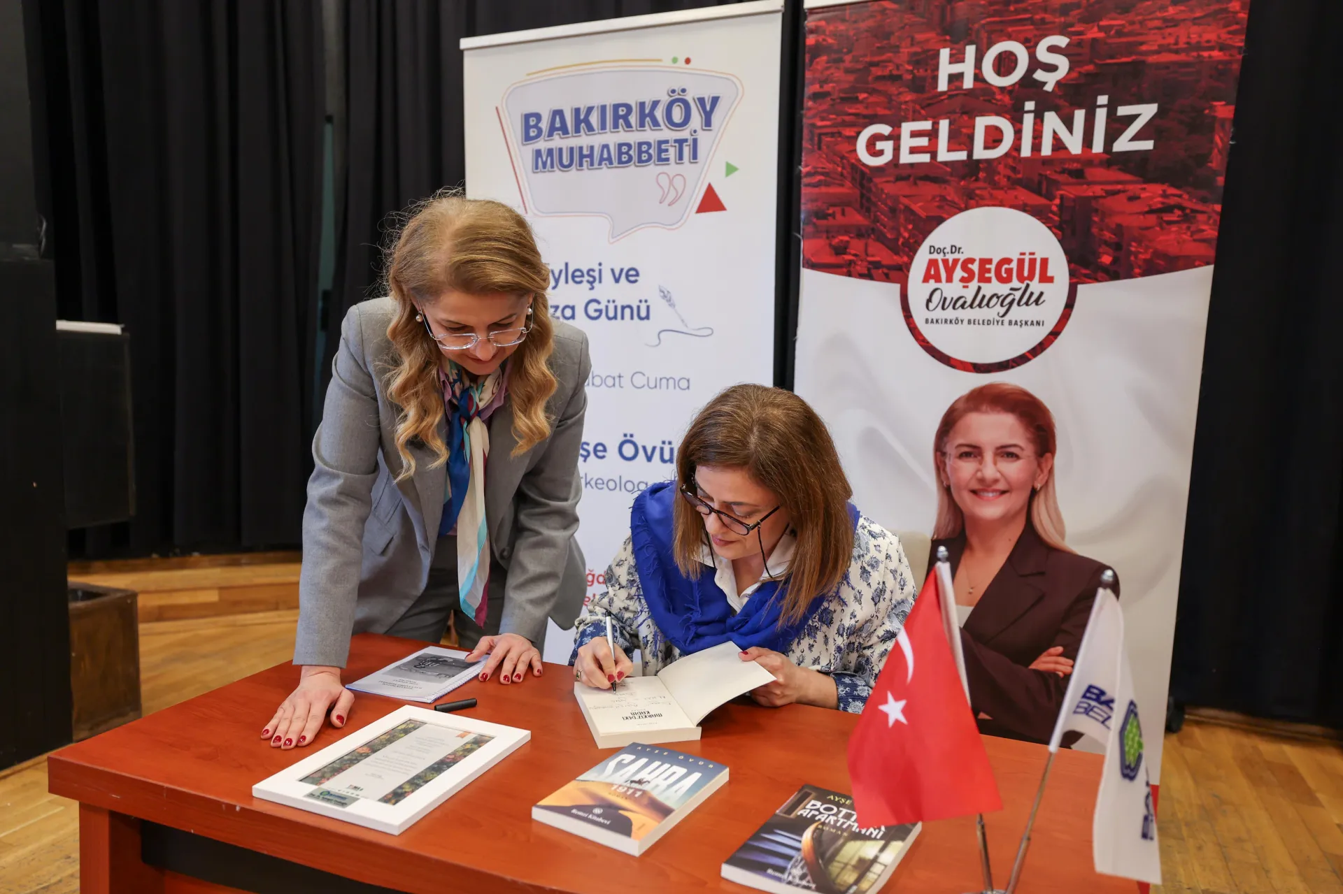 BAKIRKÖY’DE KADIN HAREKETİNİN TARİHSEL YOLCULUĞU KONUŞULDU