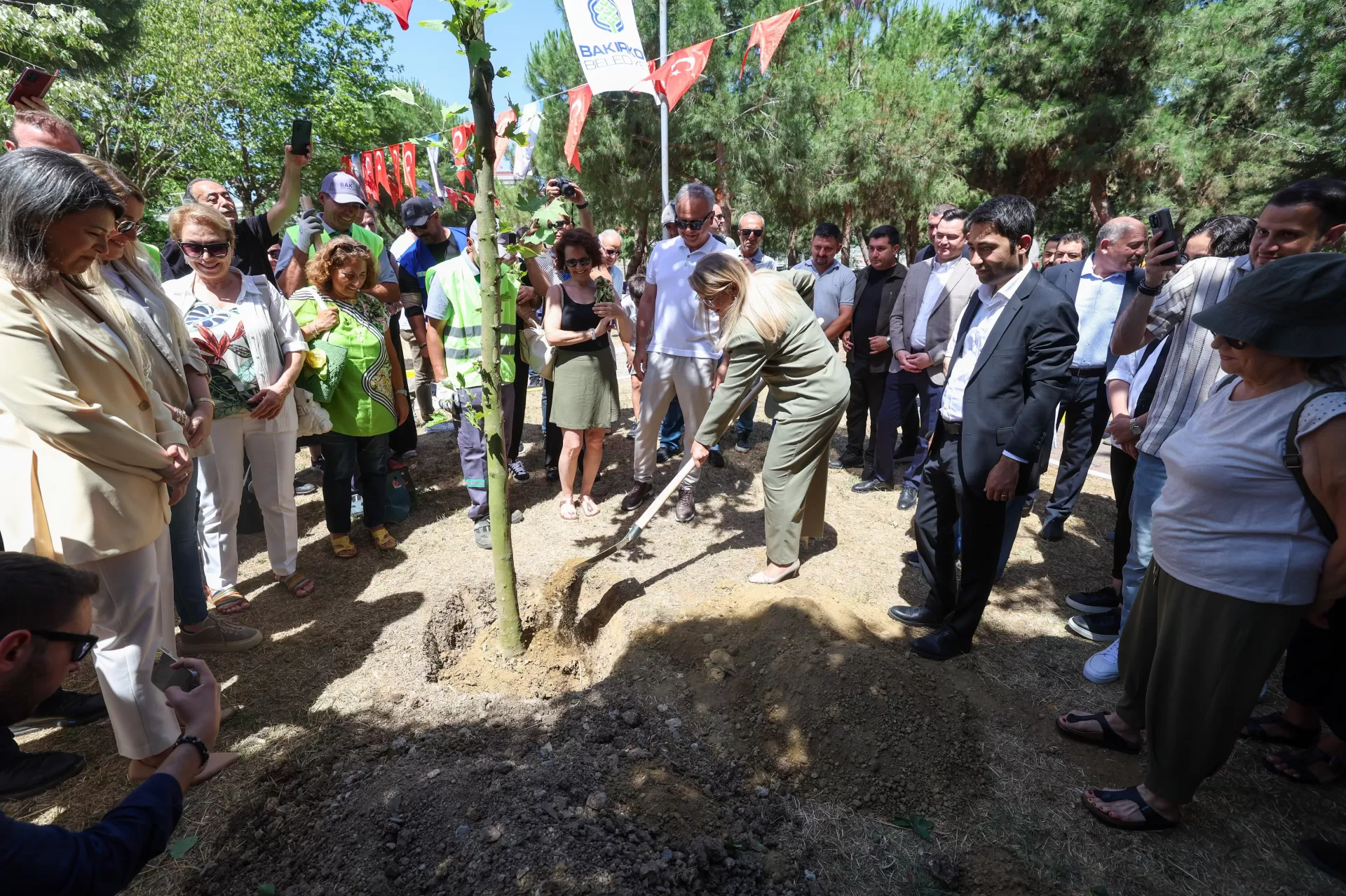 BAKIRKÖY BELEDİYESİ EMEKLİLER EVİ AÇILDI
