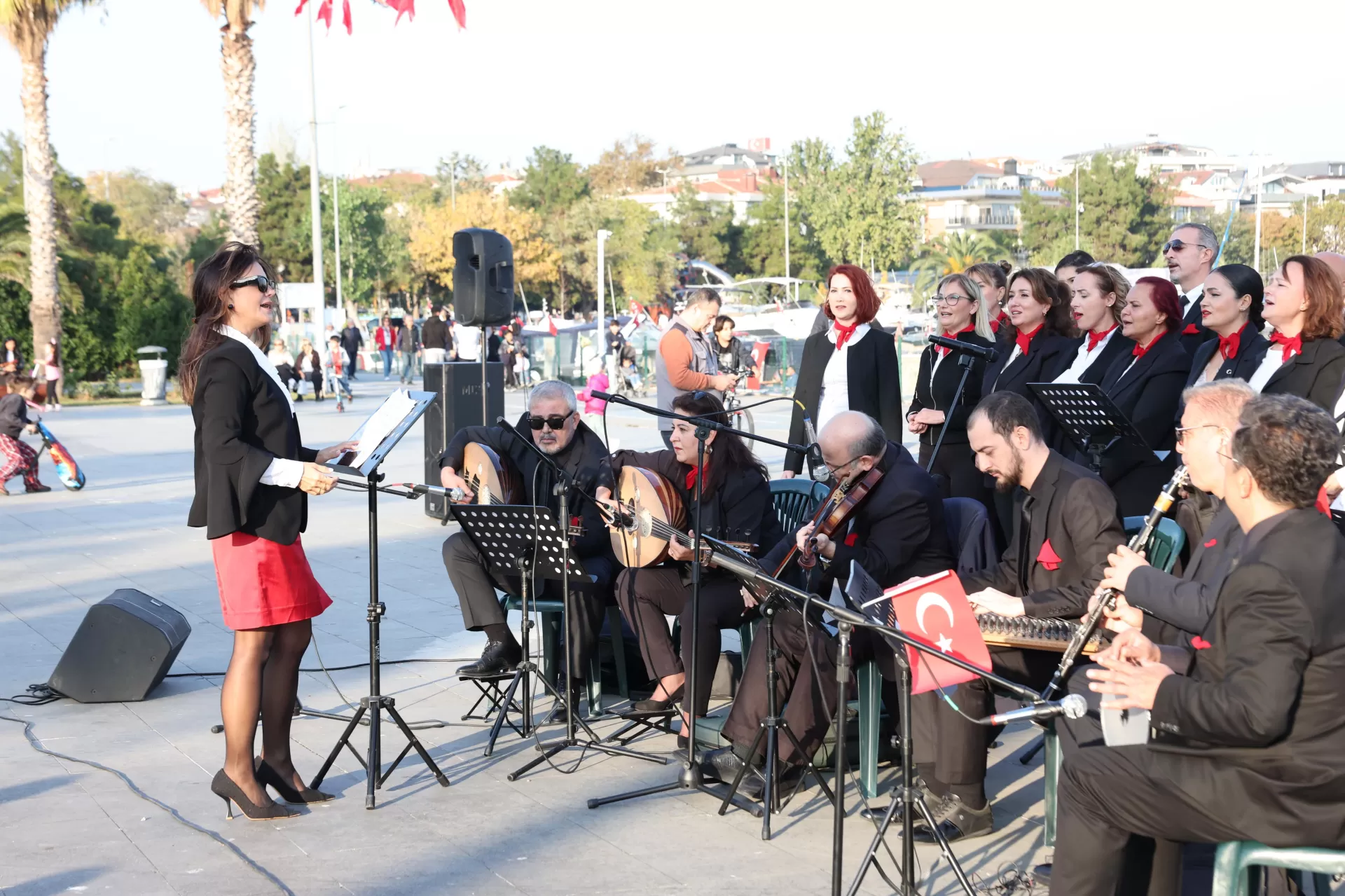 BAKIRKÖY’DE CUMHURİYET DAHA ÖNCE GÖRÜLMEMİŞ BİR COŞKUYLA KUTLANDI
