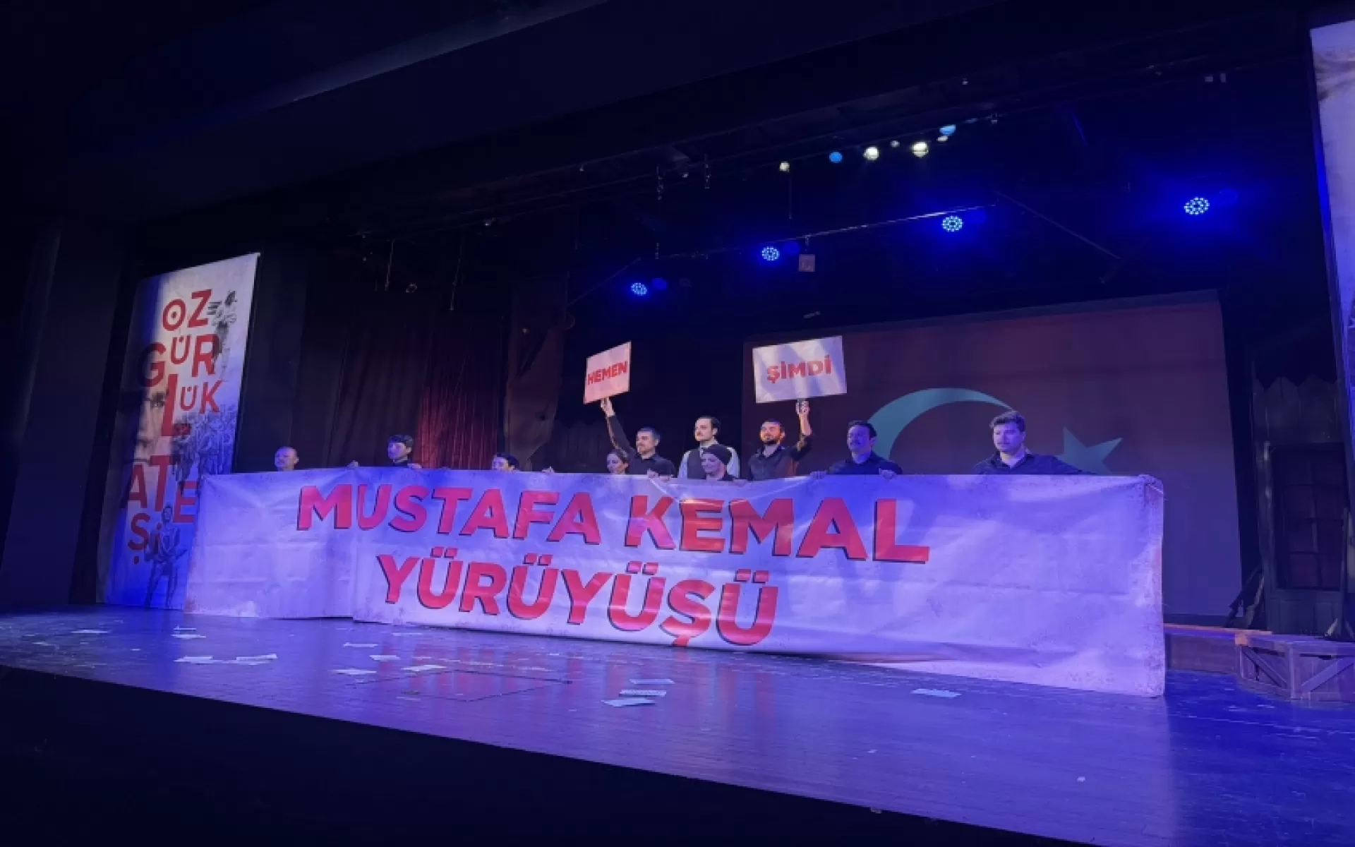 19 Mayıs Atatürk'ü Anma, Gençlik ve Spor Bayramı kapsamında Bakırköy Belediyesi Tiyatrosu  "Özgürlük Ateşi" oyununu sergilendi.