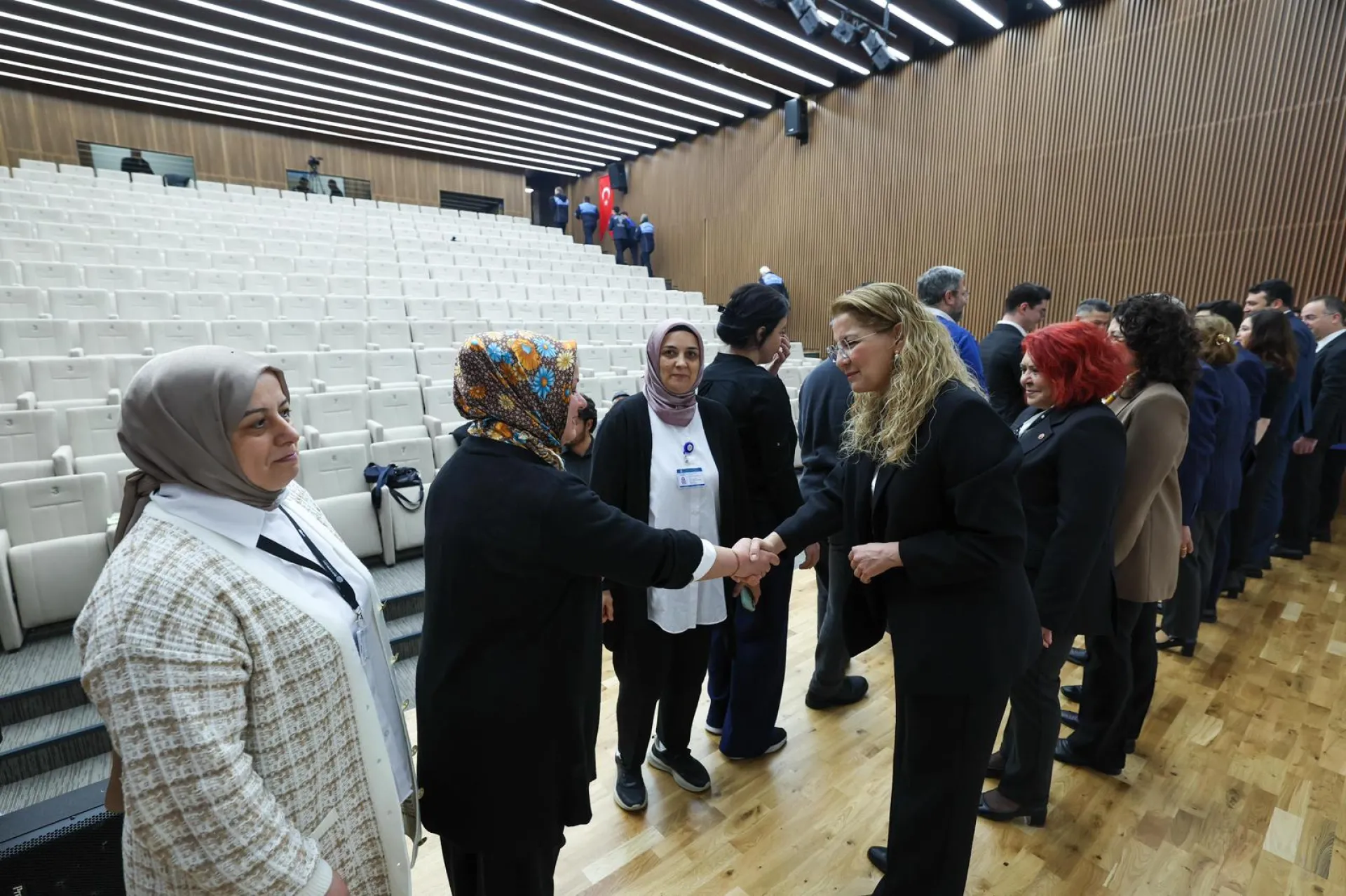 BAŞKAN OVALIOĞLU PERSONELİYLE BAYRAMLAŞTI