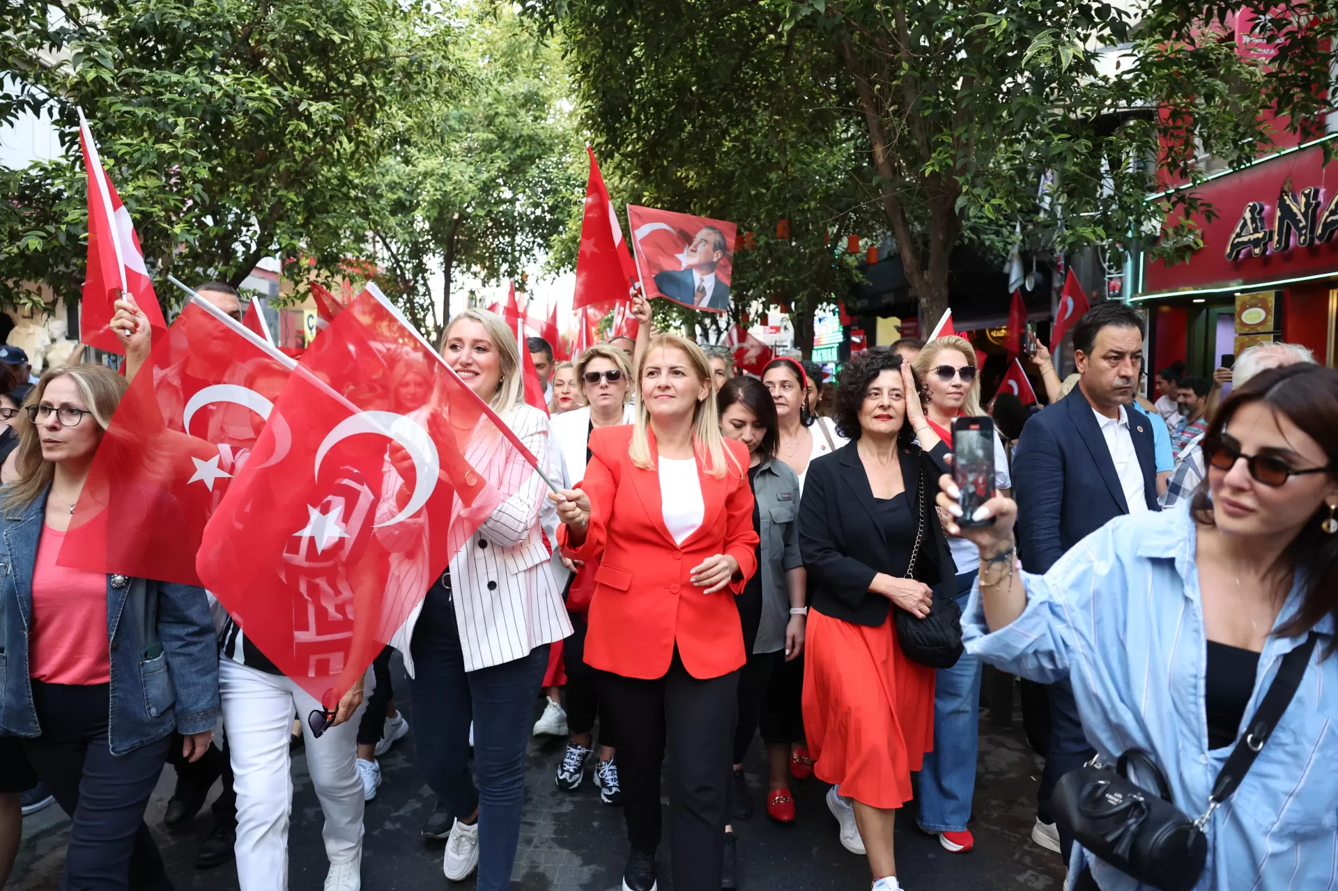 BÜYÜK ZAFERİN 102.YIL DÖNÜMÜ COŞKUYLA KUTLANDI