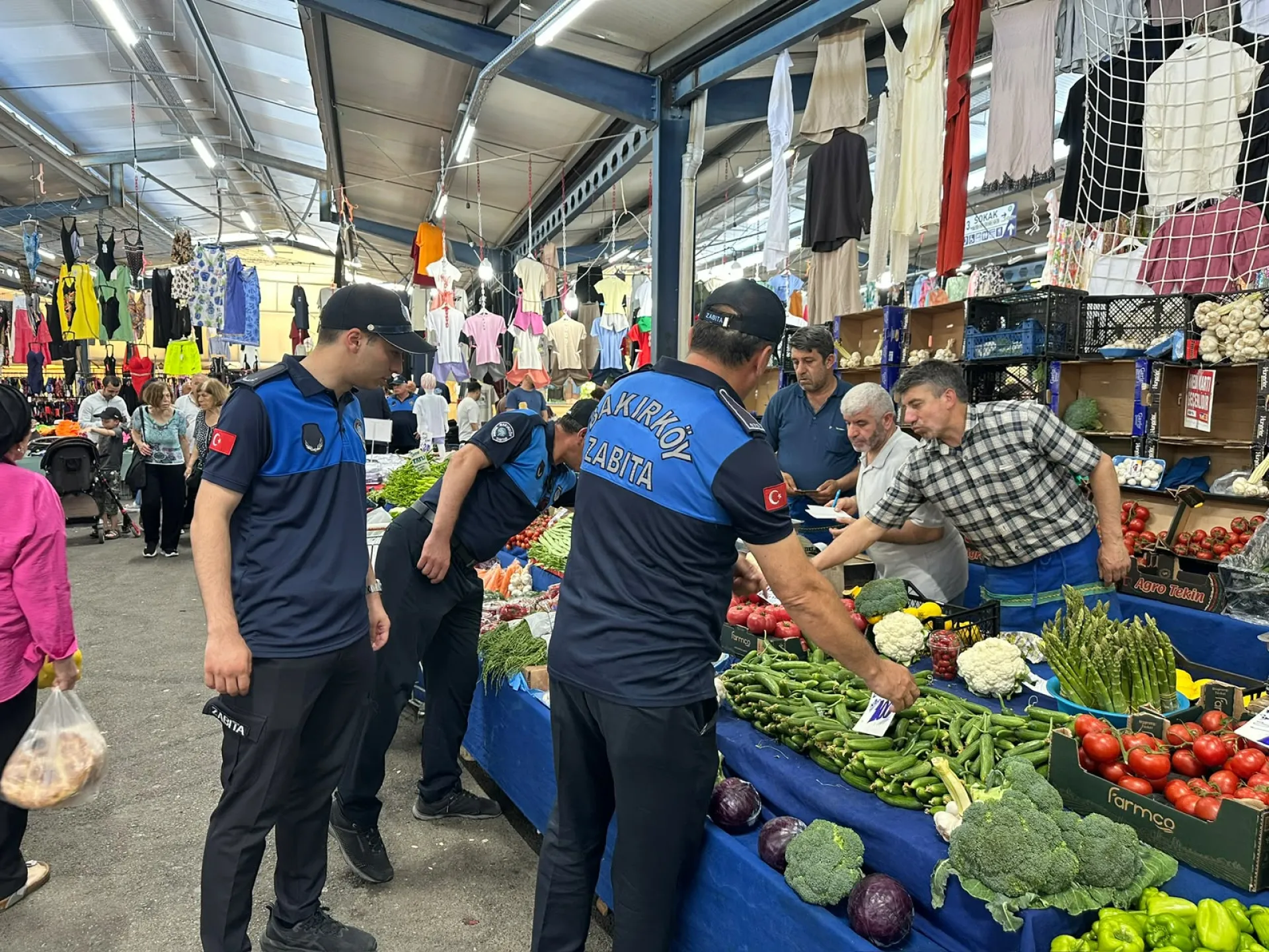 BAKIRKÖY ZABITASINDAN PAZARLARDA SIKI DENETİM