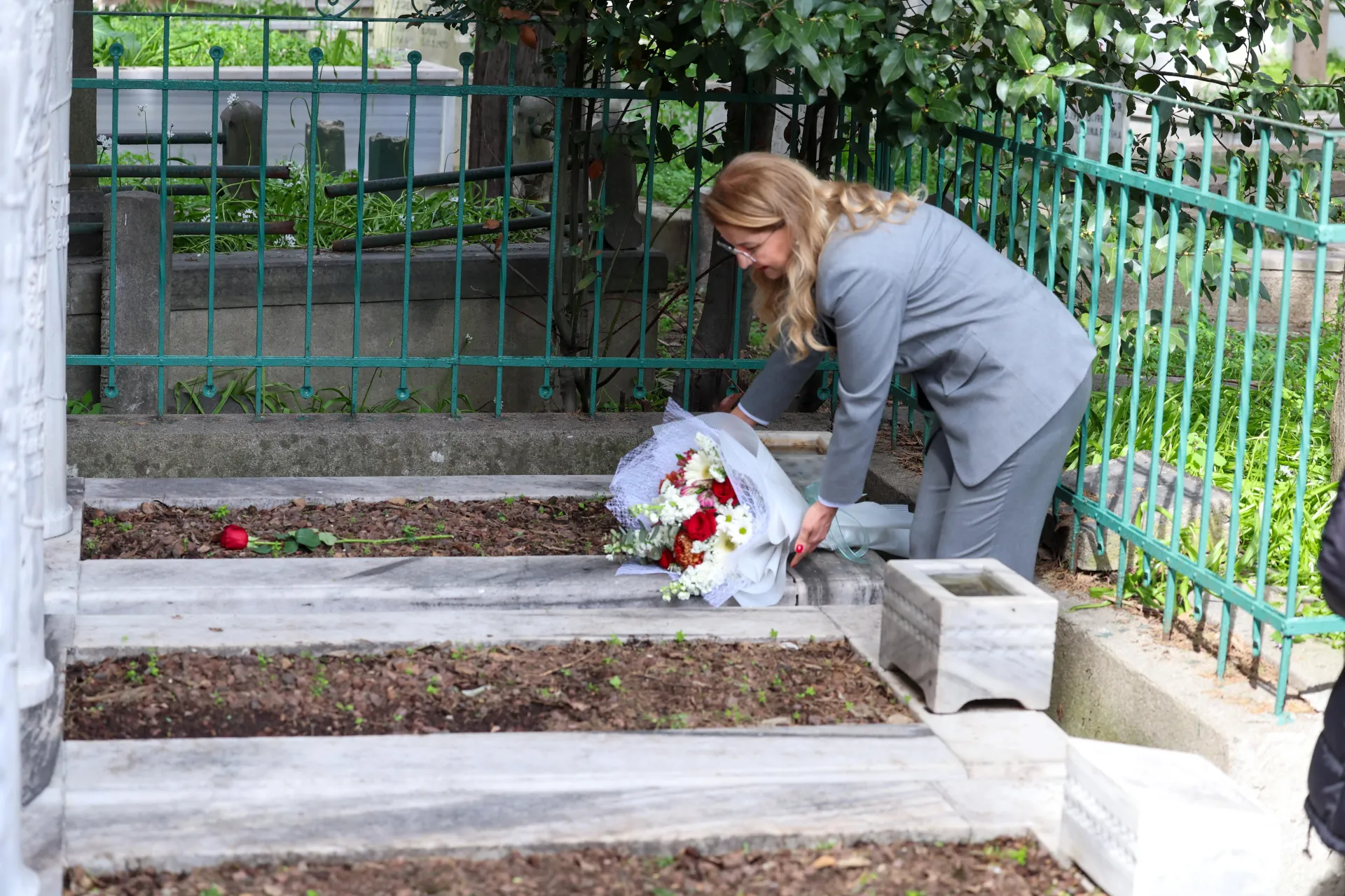 HALİD ZİYA UŞAKLIGİL MEZARI BAŞINDA ANILDI