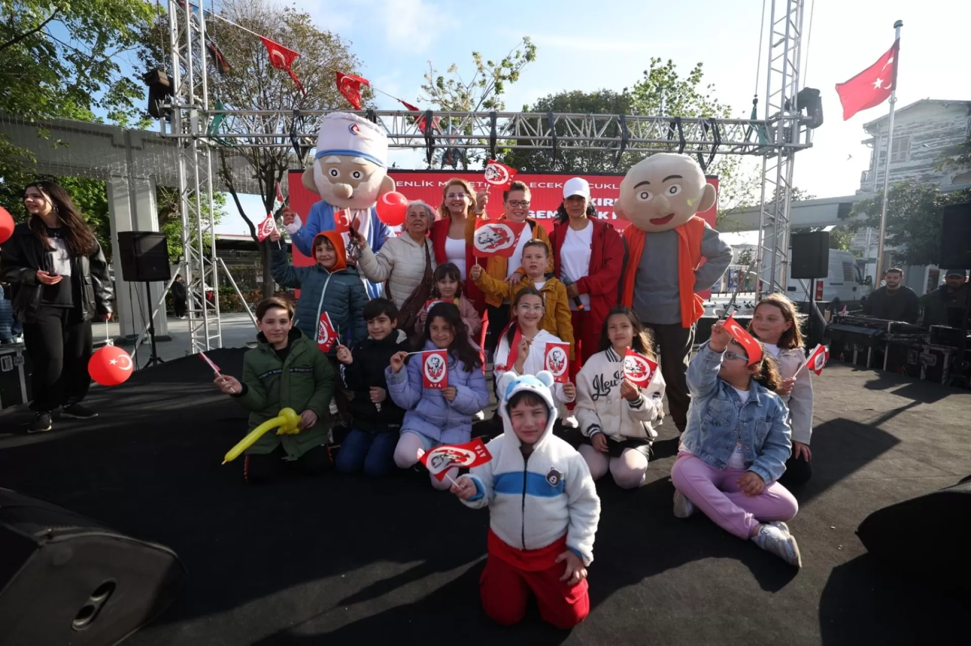 “BAKIRKÖY EGEMENLİK FESTİVALİ” 23 NİSAN’IN COŞKU DOLU RUHUNU YAŞATTI