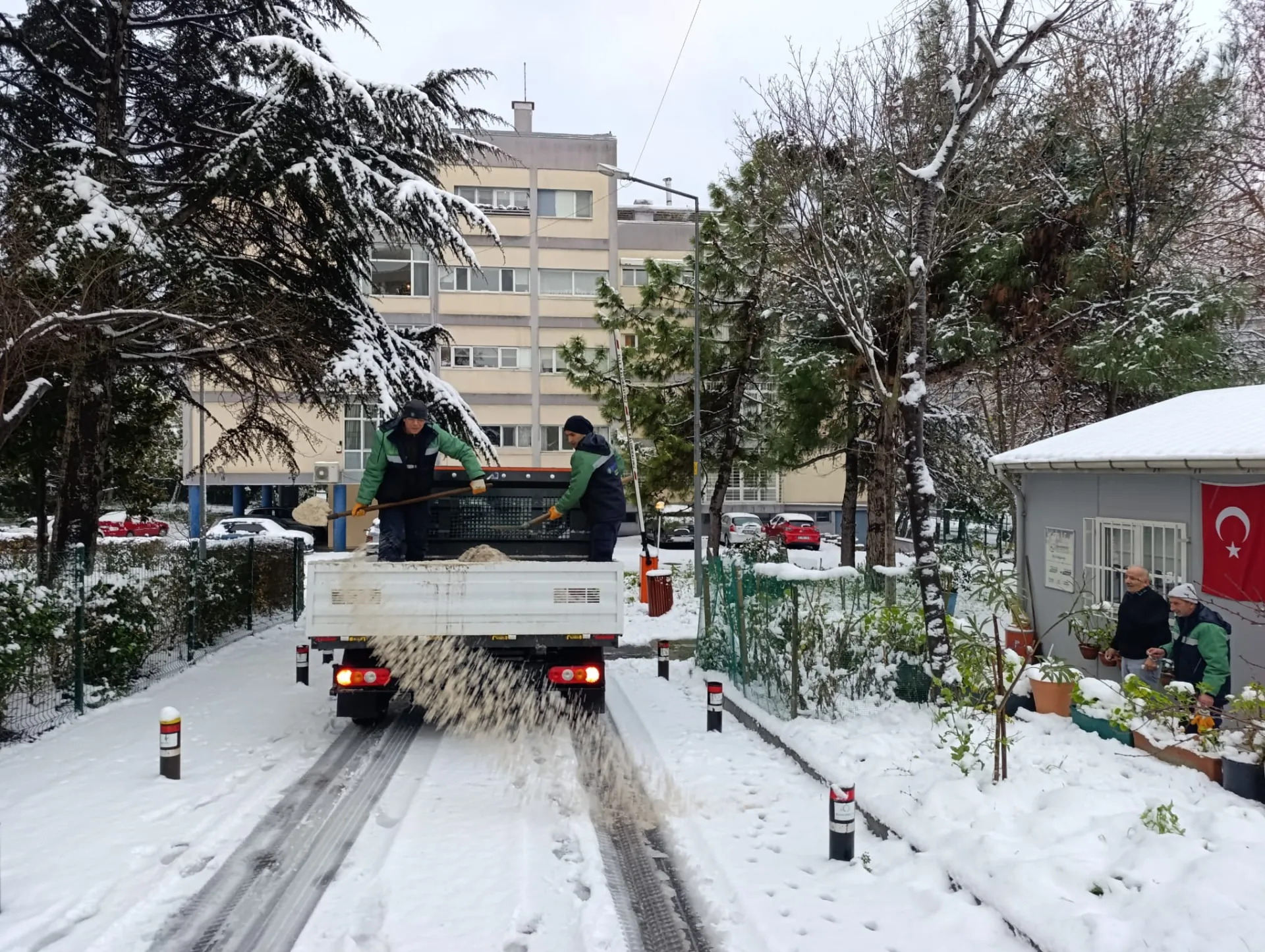 BAKIRKÖY’DE KAR SEFERBERLİĞİ