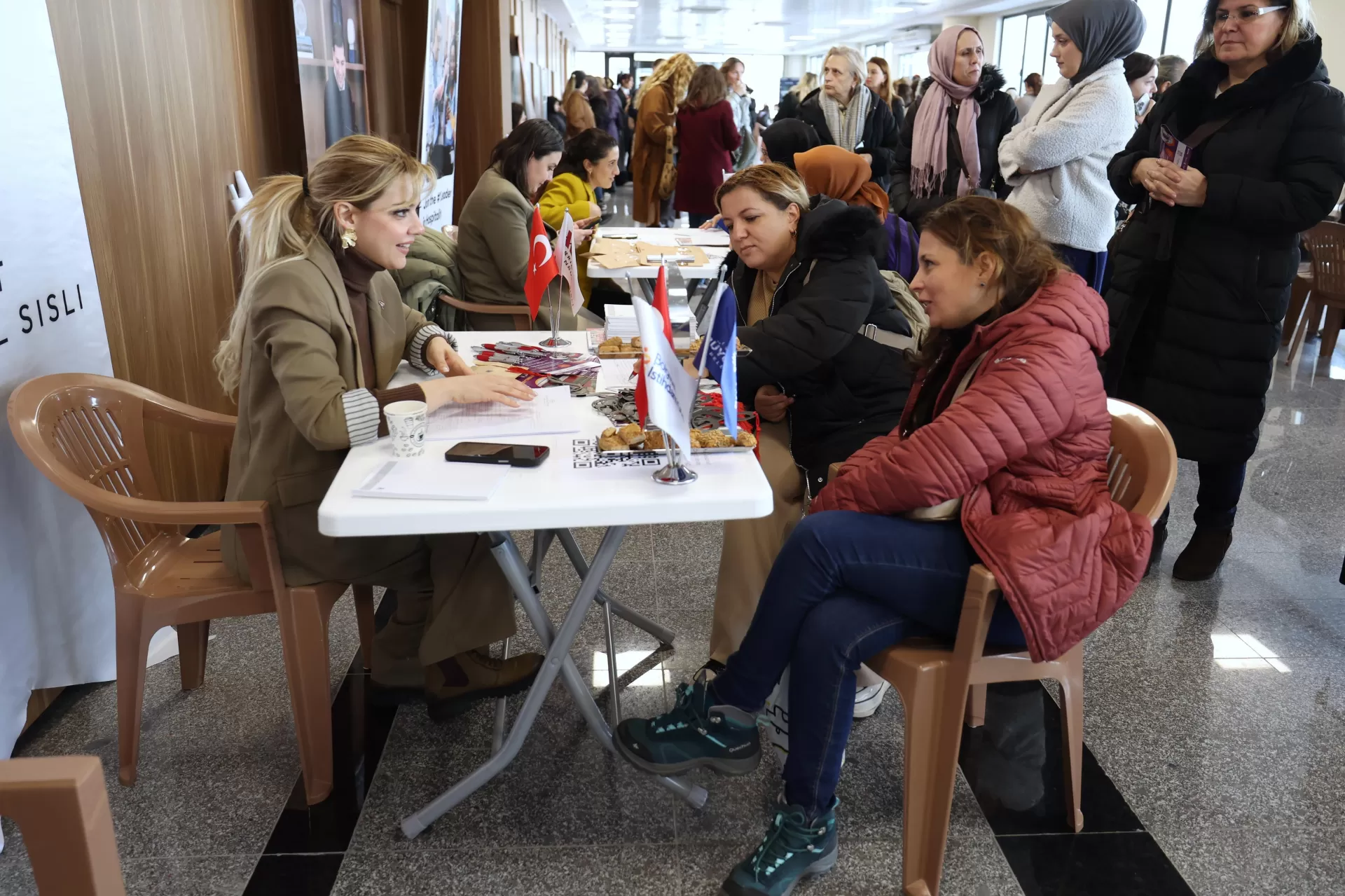 BAKIRKÖY’DE KADINLAR GÜNÜ’NE ÖZEL "İŞ FIRSATLARI BULUŞMASI" GERÇEKLEŞTİ