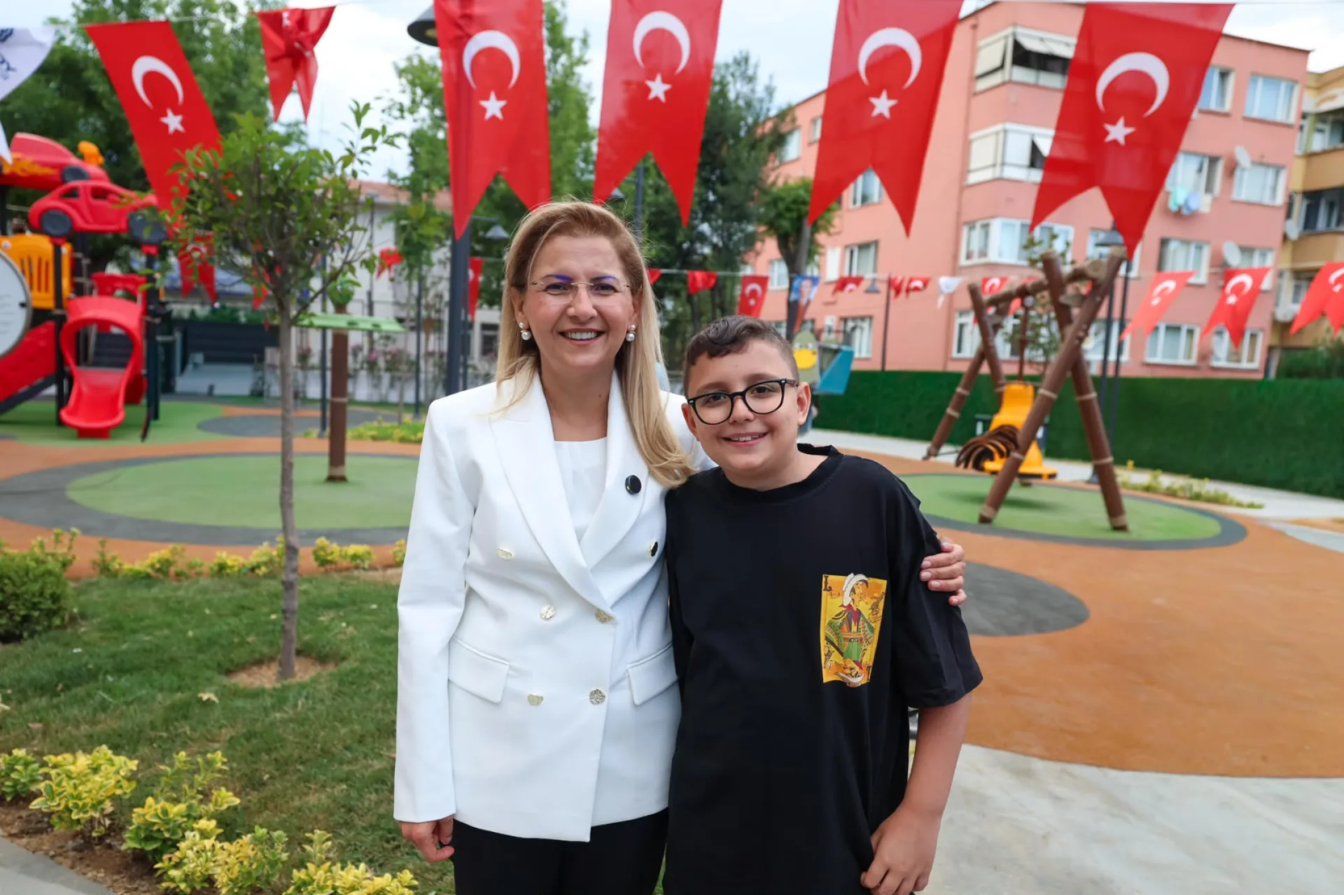 BAKIRKÖY VEFA PARKI YENİLENEN YÜZÜYLE HİZMETE AÇILDI