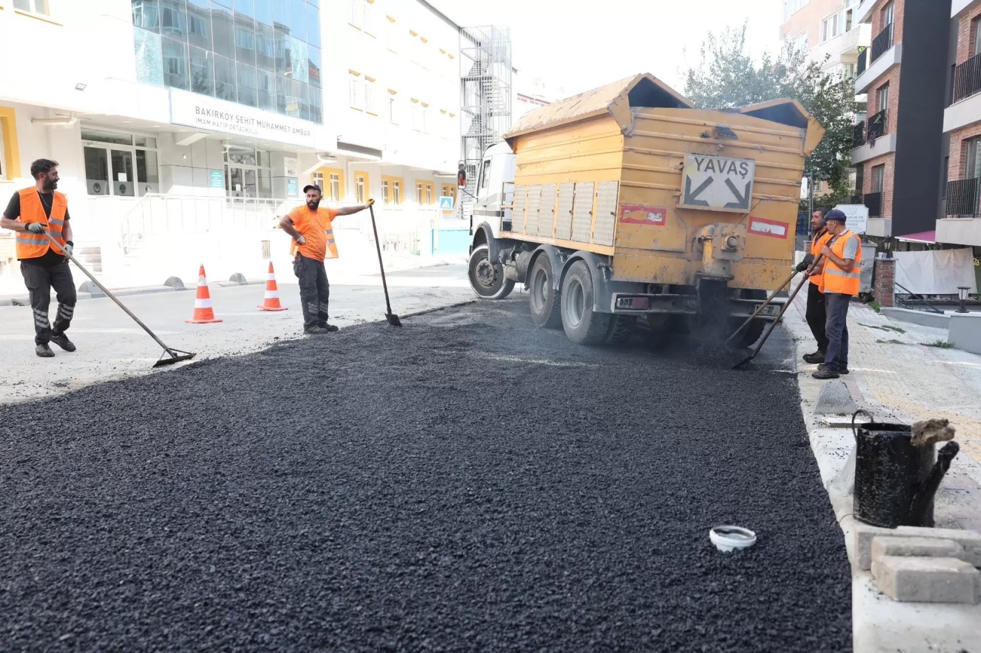 MAHALLELİLER TALEP EDİYOR BAKIRKÖY BELEDİYESİ YAPIYOR
