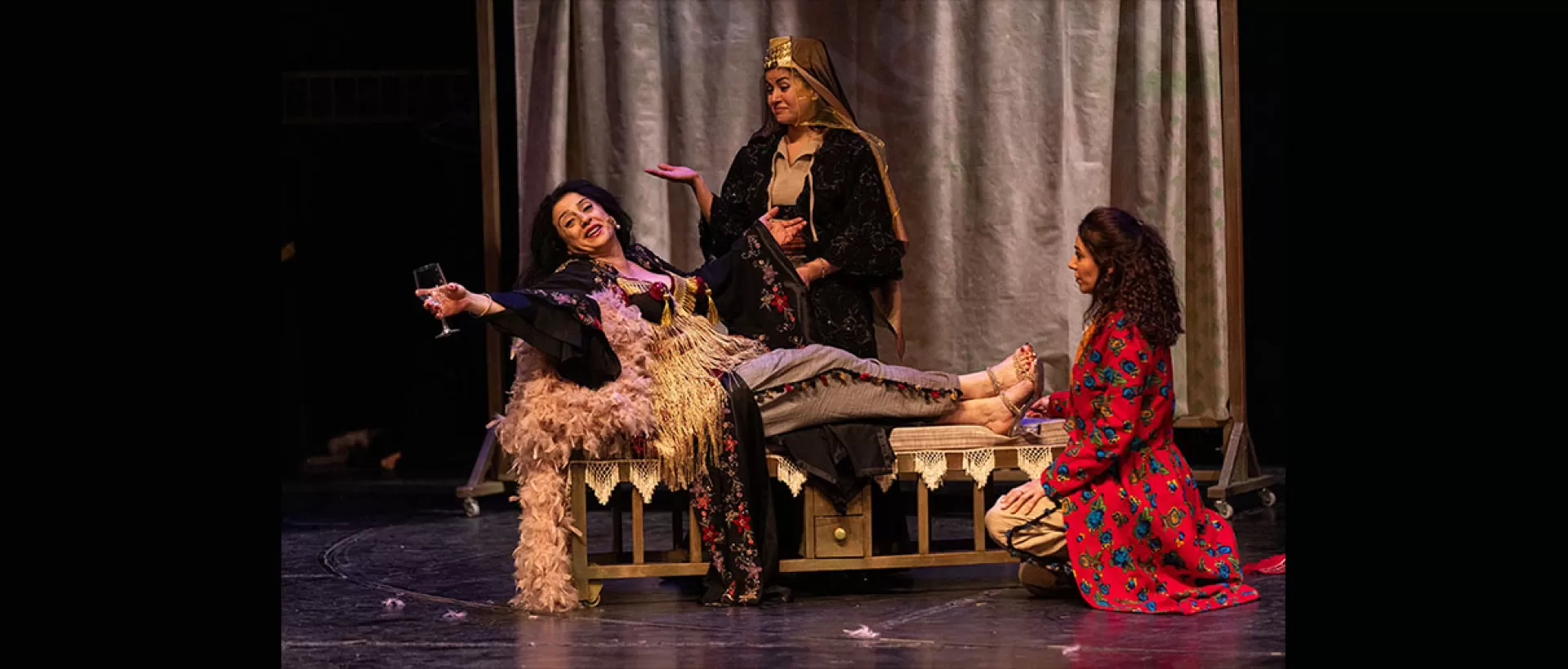 ''Eşeğin Gölgesi' Oyunu Bakırköy Belediye Tiyatroları Yeni Sezonda Gösterime Başladı