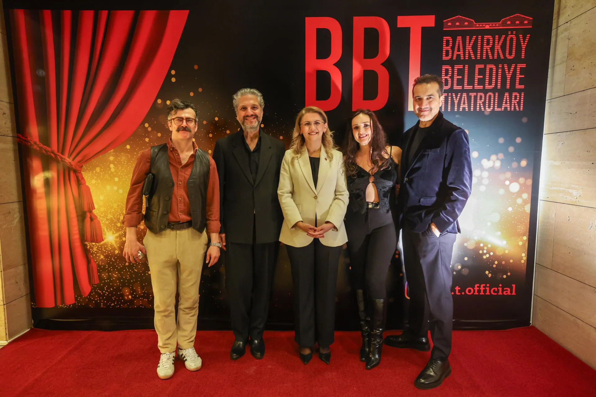 “ÇİRKİN” GALASINDA BAKIRKÖY BELEDİYE TİYATROLARI’NDAN UNUTULMAZ GECE