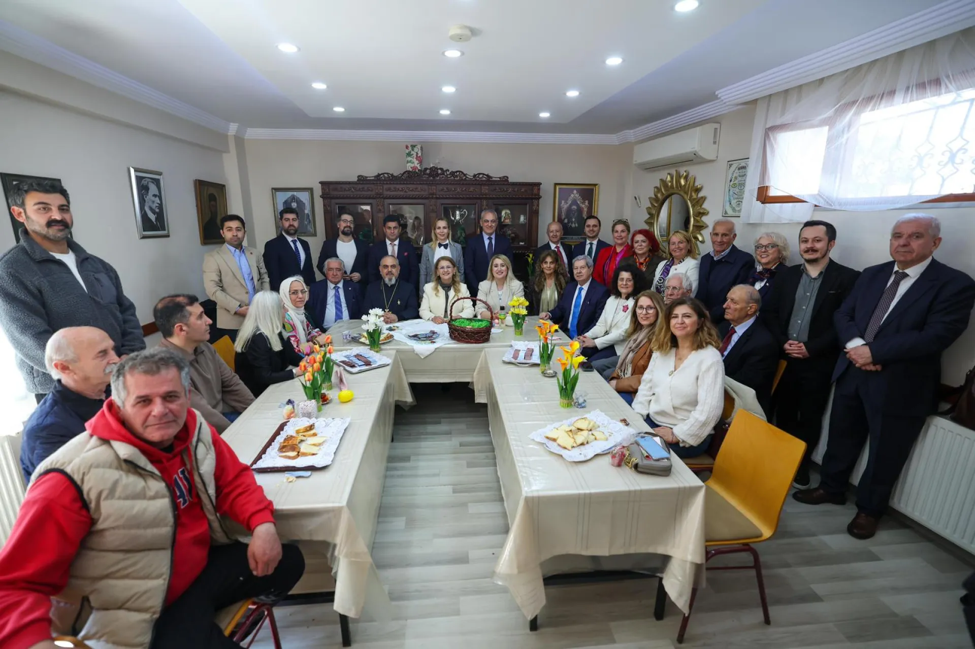 BAŞKAN OVALIOĞLU VATANDAŞLARIN PASKALYASINI KUTLADI