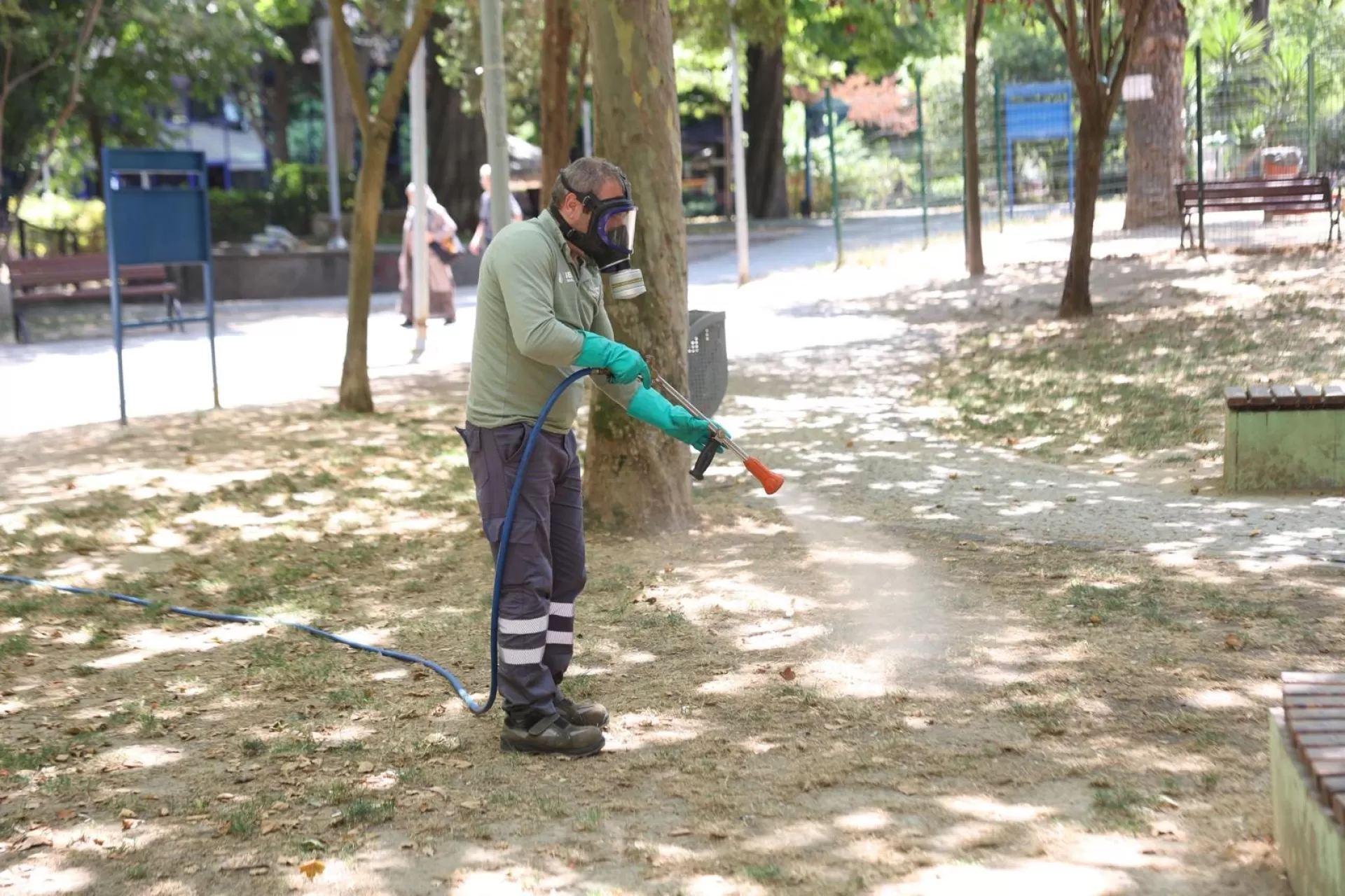 BAKIRKÖY’DE ZARARLILARA KARŞI İLAÇLAMA SEFERBERLİĞİ