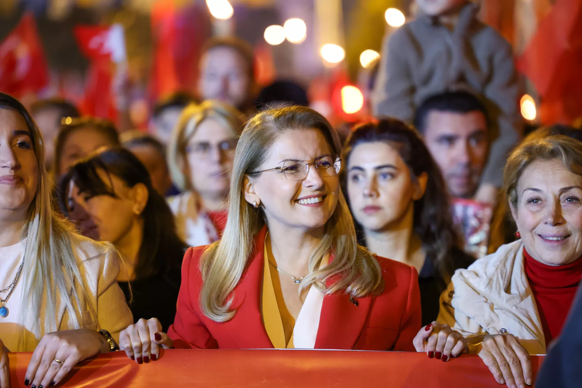 BAKIRKÖY’DE CUMHURİYET COŞKUSU KORAY AVCI KONSERİ İLE TAÇLANDI