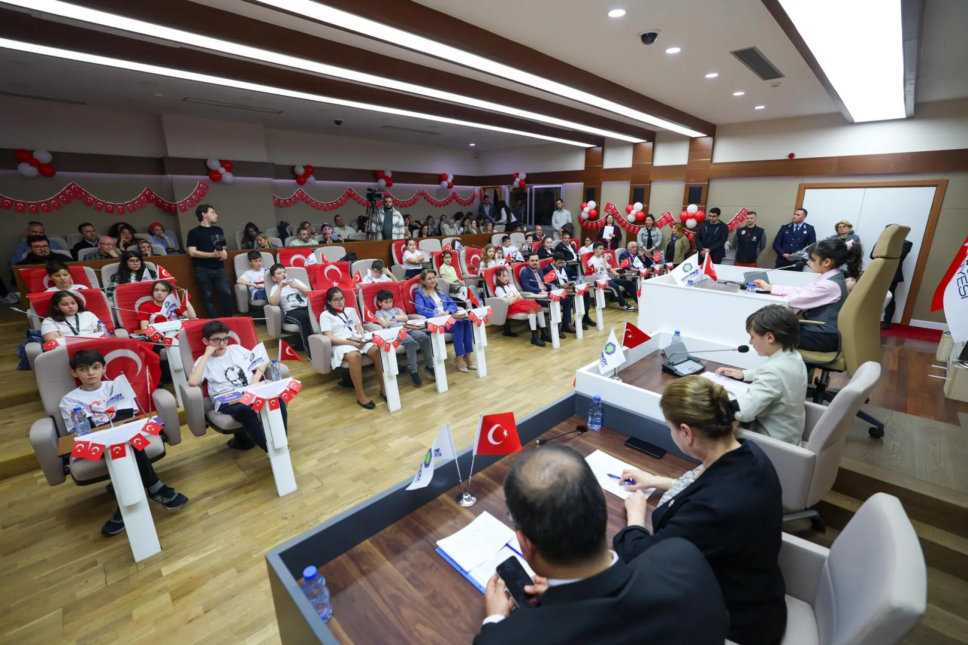 BAKIRKÖY BELEDİYESİ ÇOCUK MECLİSİ’NDEN 23 NİSAN ÖZEL OTURUMU