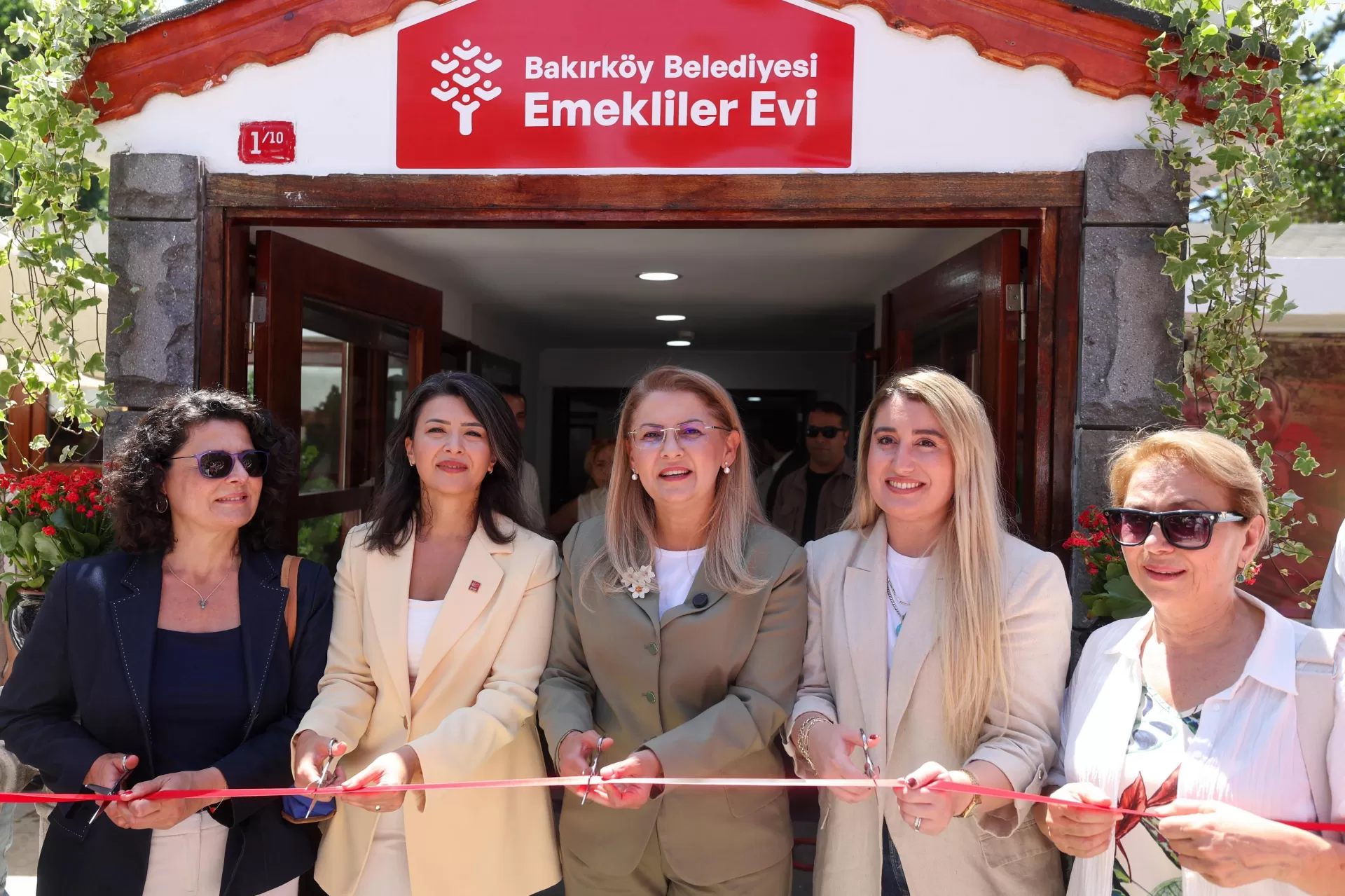 BAKIRKÖY BELEDİYESİ EMEKLİLER EVİ AÇILDI