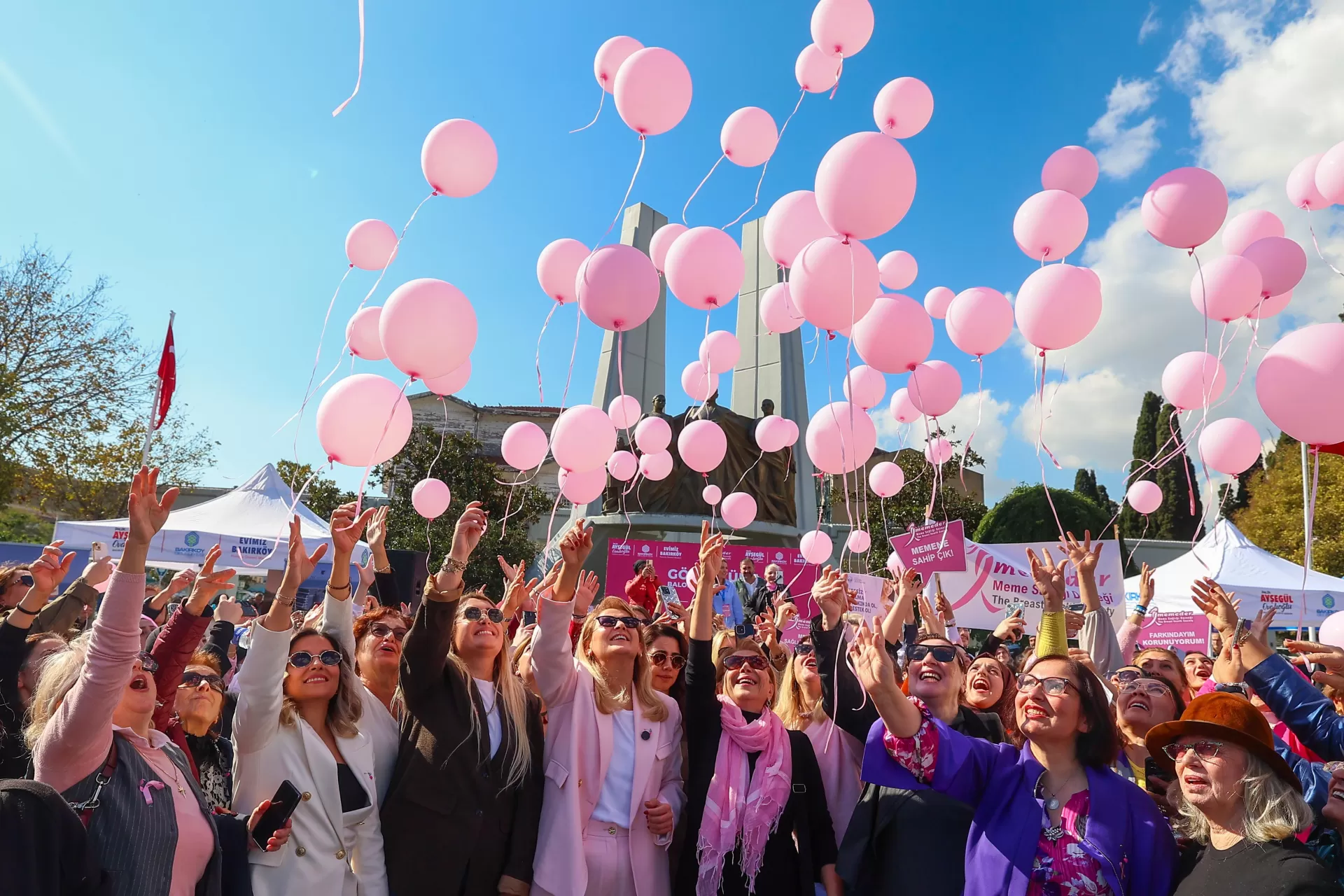 PEMBE BALONLAR FARKINDALIK İÇİN BAKIRKÖY’DEN UÇURULDU