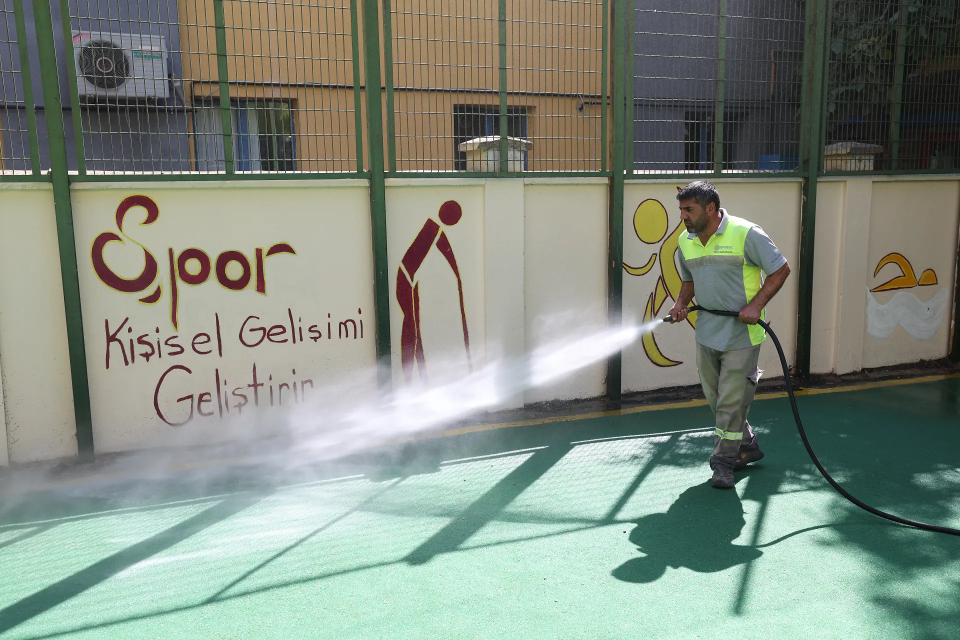 BAKIRKÖY BELEDİYESİ’NDEN TEMİZLİK SEFERBERLİĞİ