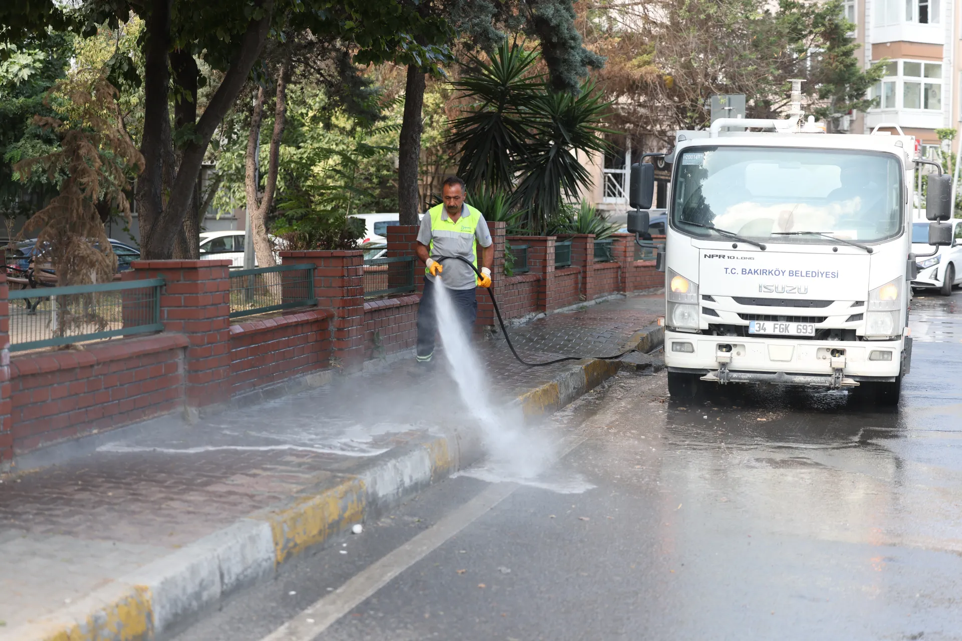 BAKIRKÖY BELEDİYESİ’NDEN TEMİZLİK SEFERBERLİĞİ