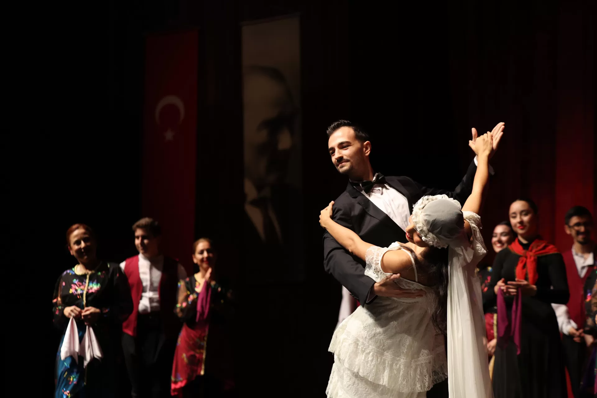 ’CUMHURİYET BİZİM’ ŞENLİKLERİ BAKIRKÖY’ÜN DÖRT BİR YANINDA DEVAM EDİYOR