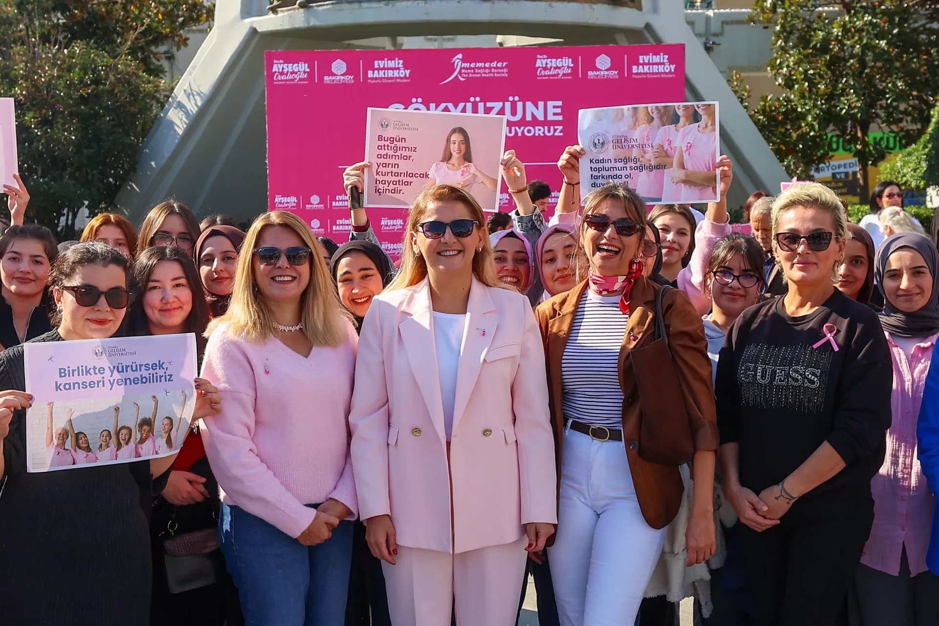 PEMBE BALONLAR FARKINDALIK İÇİN BAKIRKÖY’DEN UÇURULDU