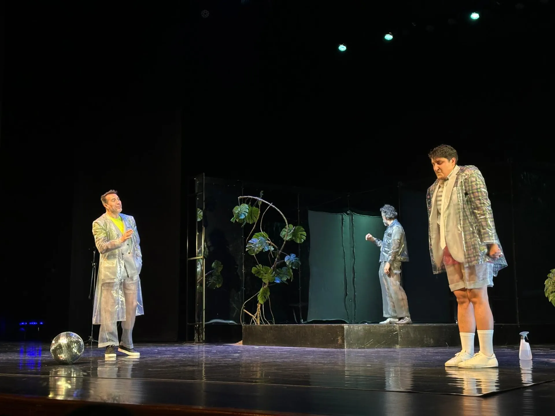 BAKIRKÖY BELEDİYE TİYATROLARI SAĞLIK ÇALIŞANLARI İÇİN SAHNELEDİ