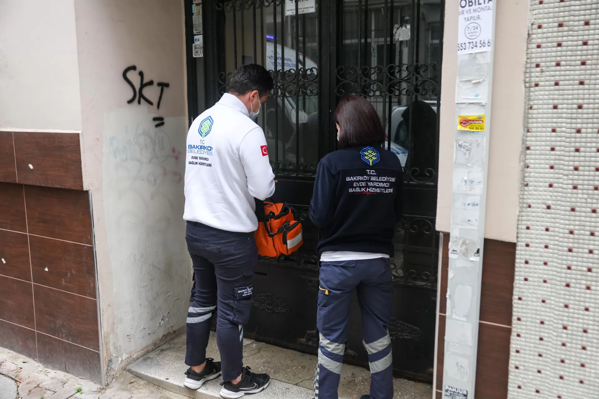 BAKIRKÖYLÜ VATANDAŞLARIN SAĞLIK AYAĞINA GELİYOR