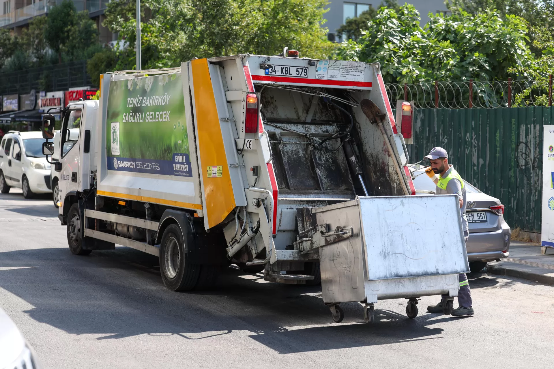BAKIRKÖY'DE TEMİZLİK SEFERBERLİĞİ
