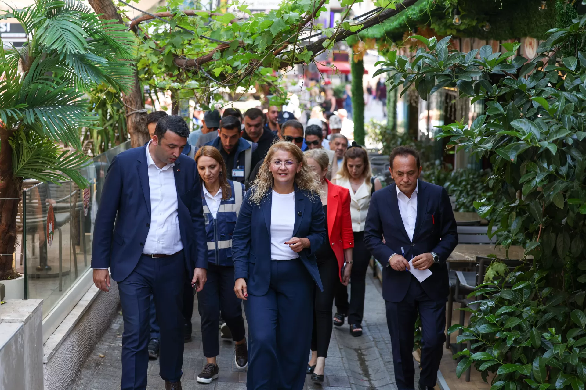 BAKIRKÖY'ÜN YOLLARI YENİLENİYOR