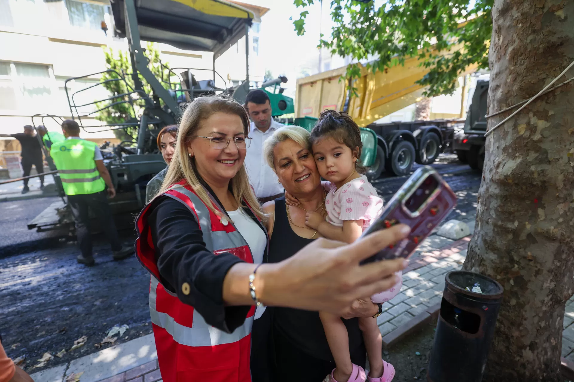 ŞENLİKKÖY'ÜN SOKAKLARI YENİLENİYOR