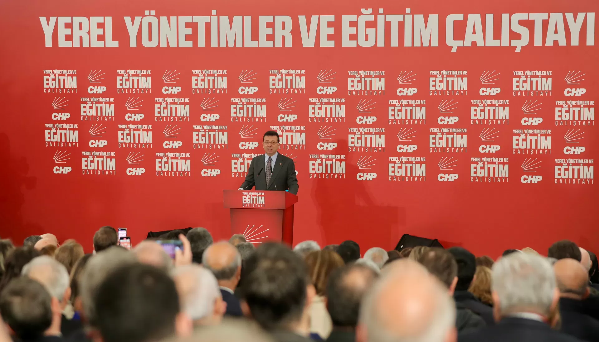 BAŞKAN OVALIOĞLU, ‘YEREL YÖNETİMLER VE EĞİTİM ÇALIŞTAYI’NA KATILDI
