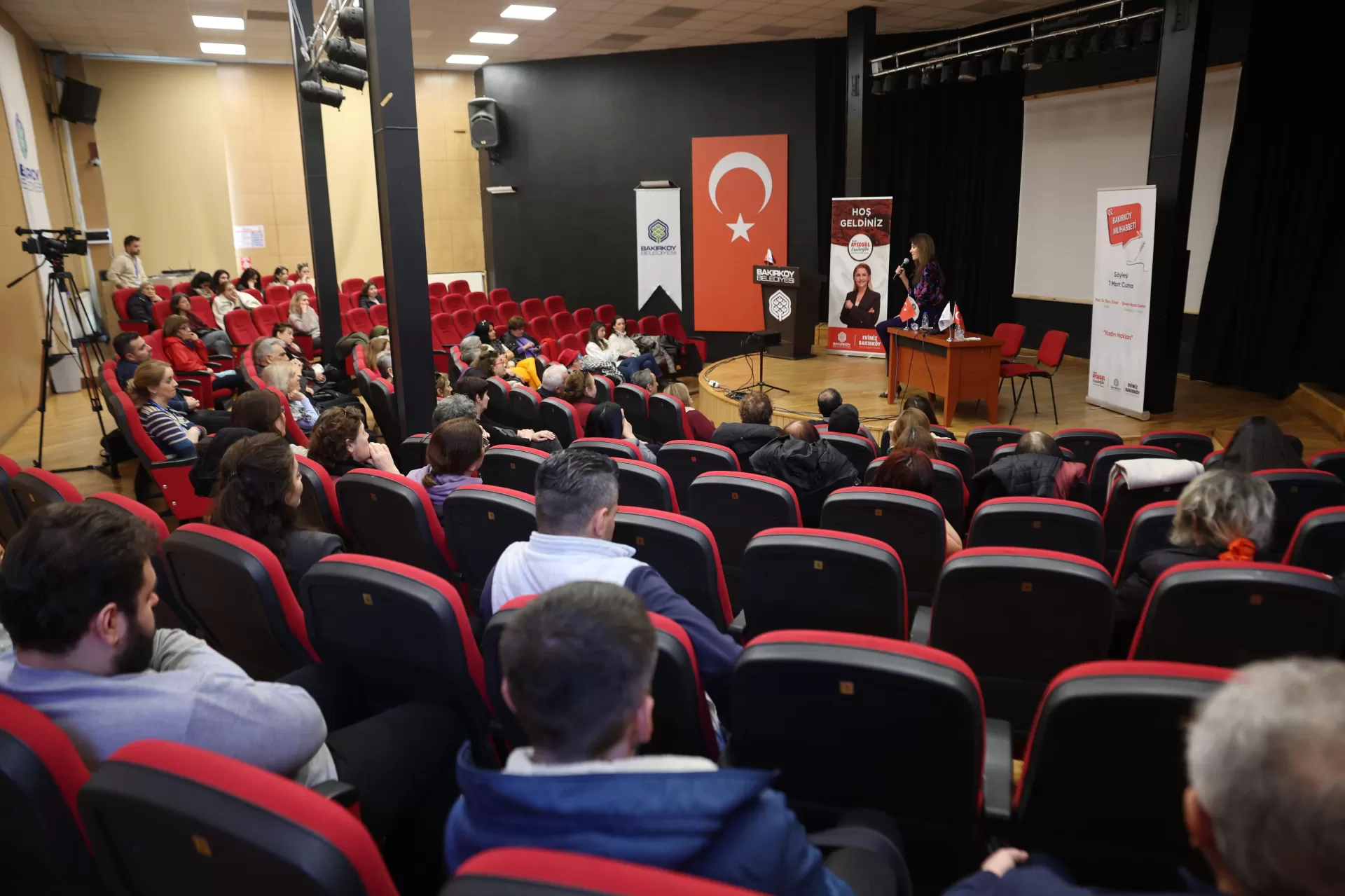 BAKIRKÖY’DE KADIN HAKLARI KONUŞULDU